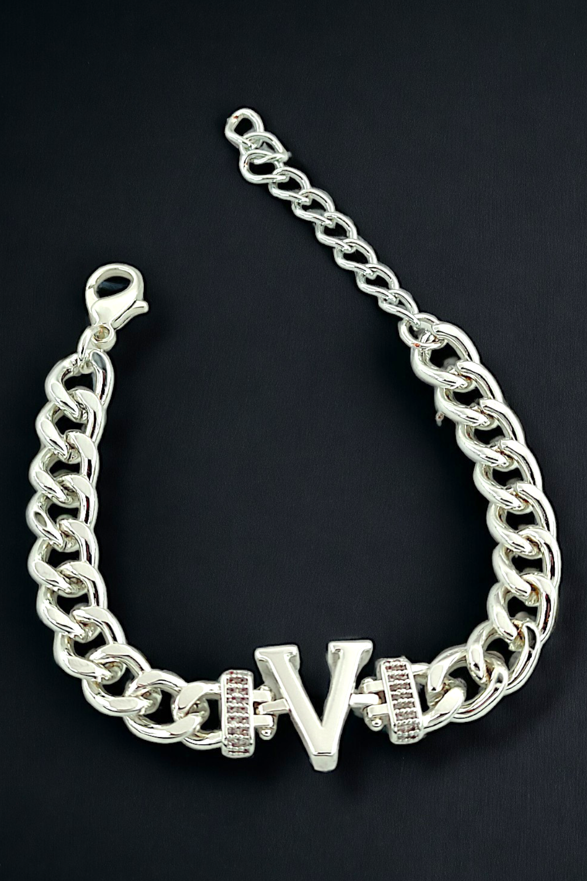 Premium V Harf Bileklik Zirkon Taş