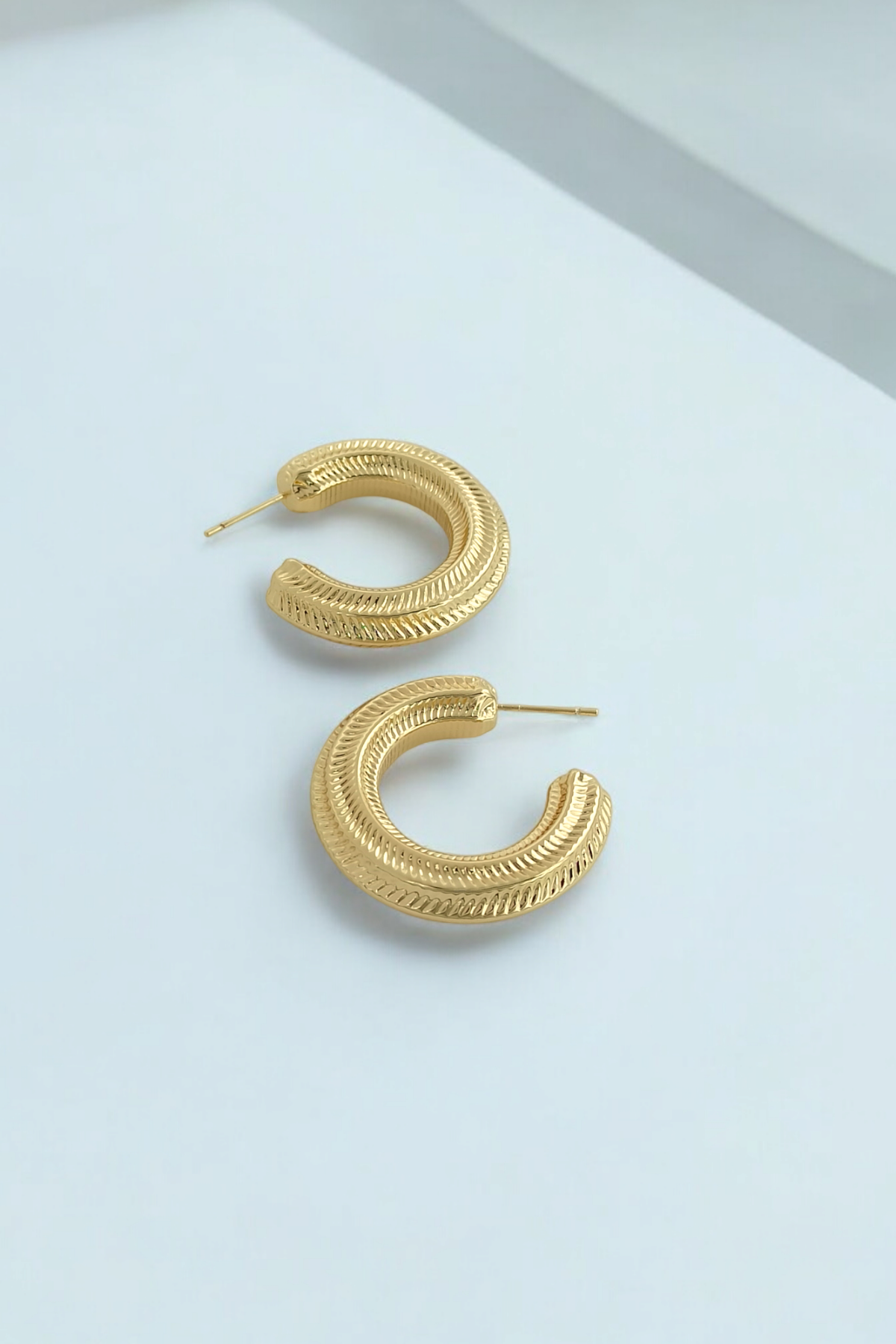 Premium Xuping Renk Atmaz Lazer Kesim Bombeli Halka Küpe