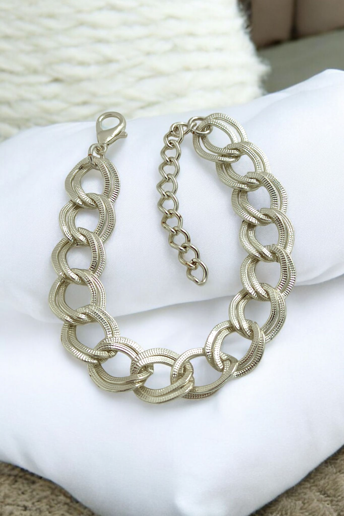 Kabartma Geçmeli Bileklik TrBilek70308