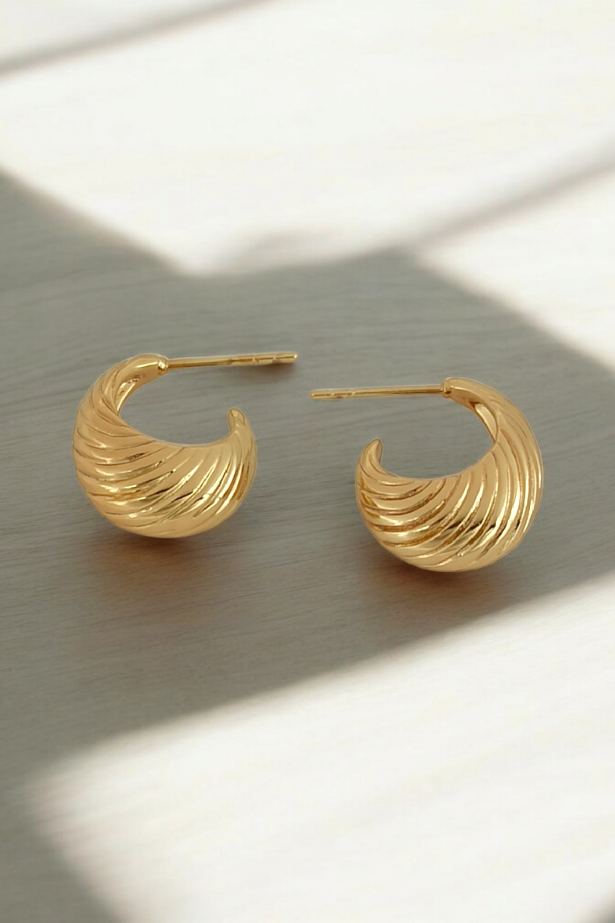 Xuping Renk Atmaz Lazer Kesim Ay Küpe