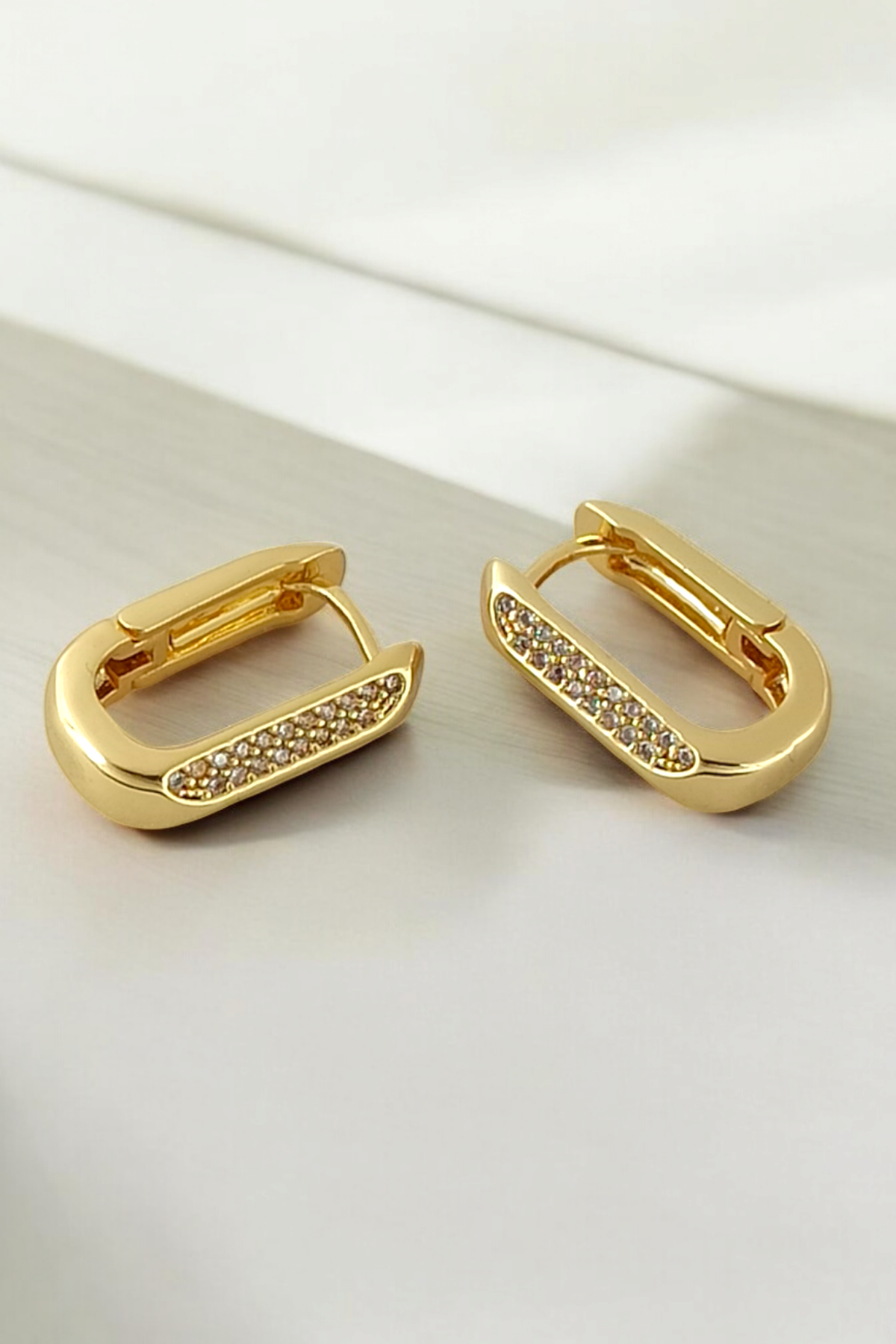 Xuping Renk Atmaz Taşlı Kare Kesim Küpe