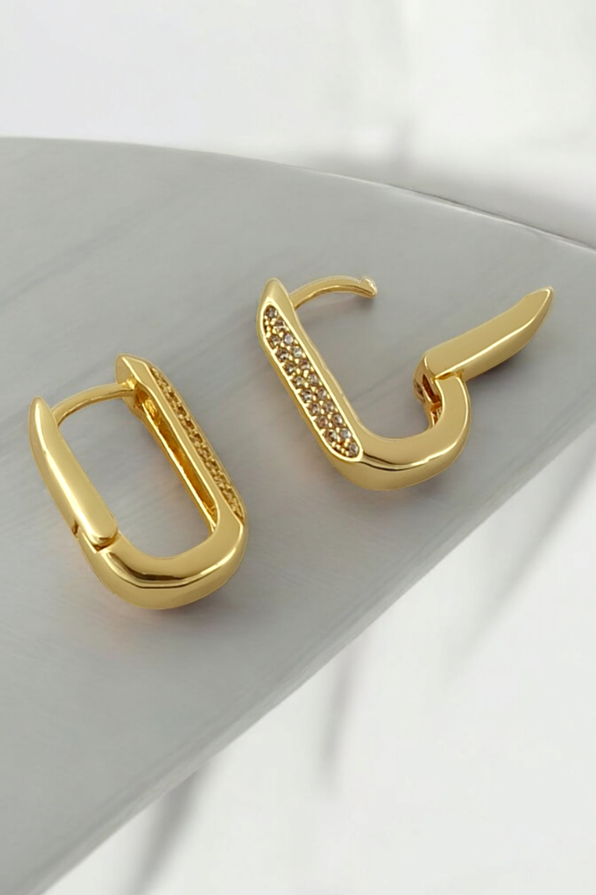 Xuping Renk Atmaz Taşlı Kare Kesim Küpe