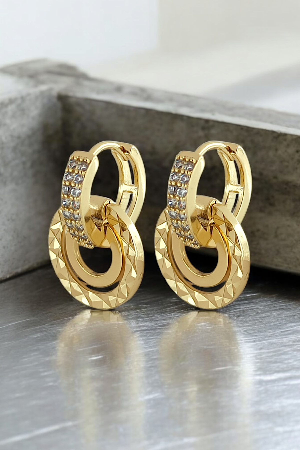 Xuping Renk Atmaz Taşlı Lazer Kesim Biyeli Küpe