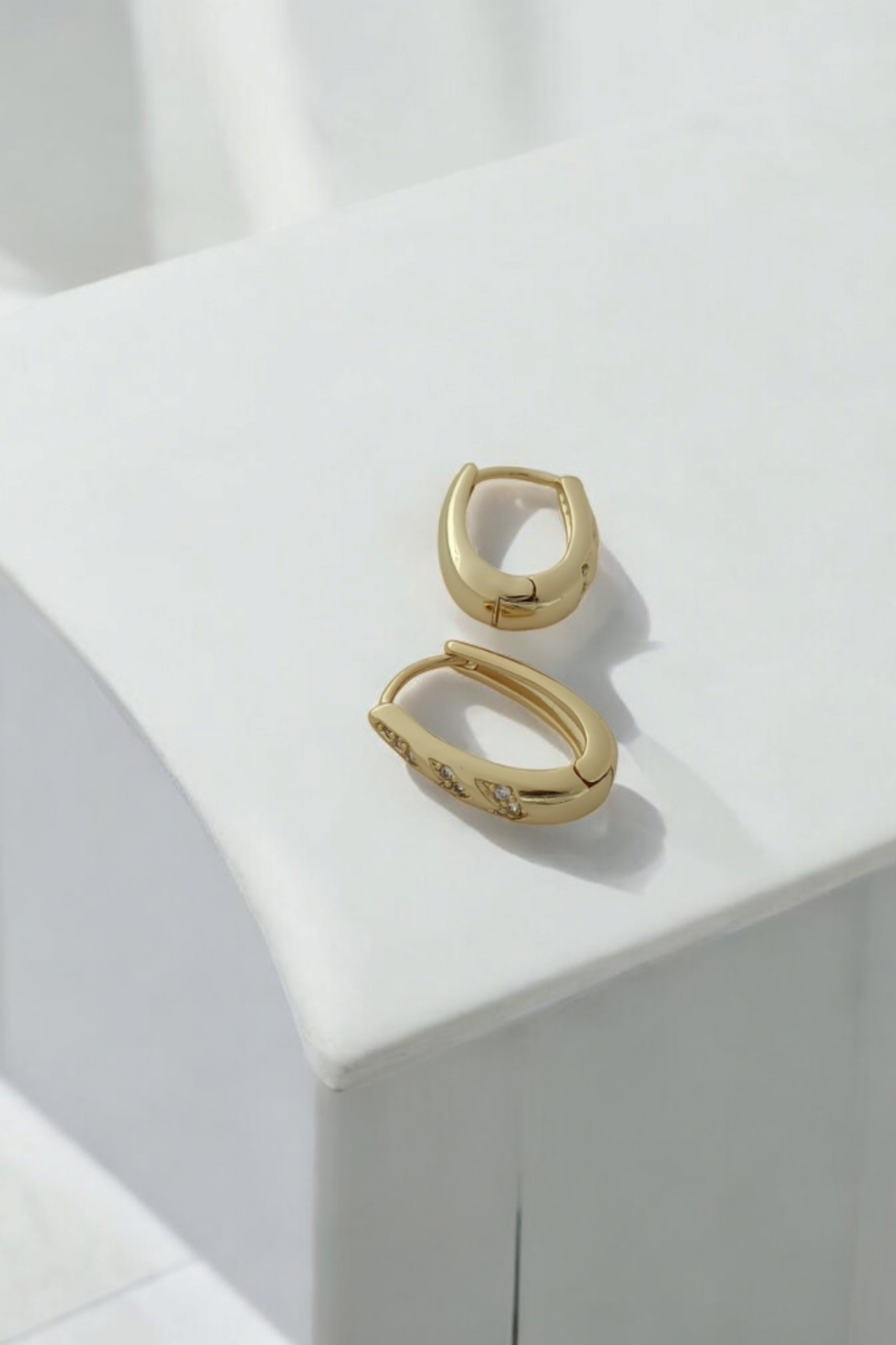 Xuping Renk Atmaz Taşlı Oval Küpe