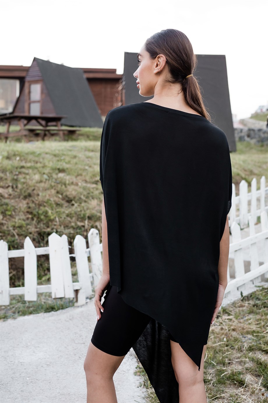 Asimetrik Model Siyah T-shirt