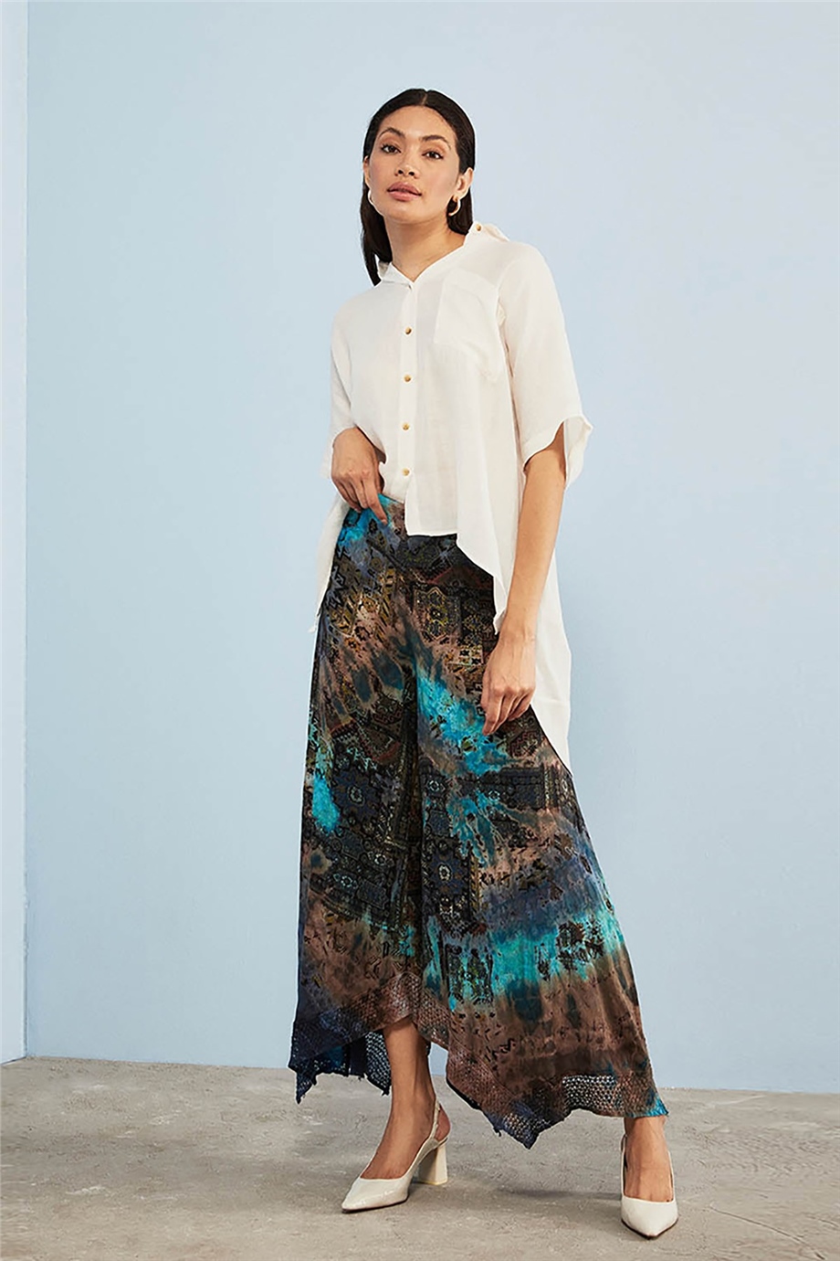 Rahat Kesim Yırtmaçlı Batik Pantolon