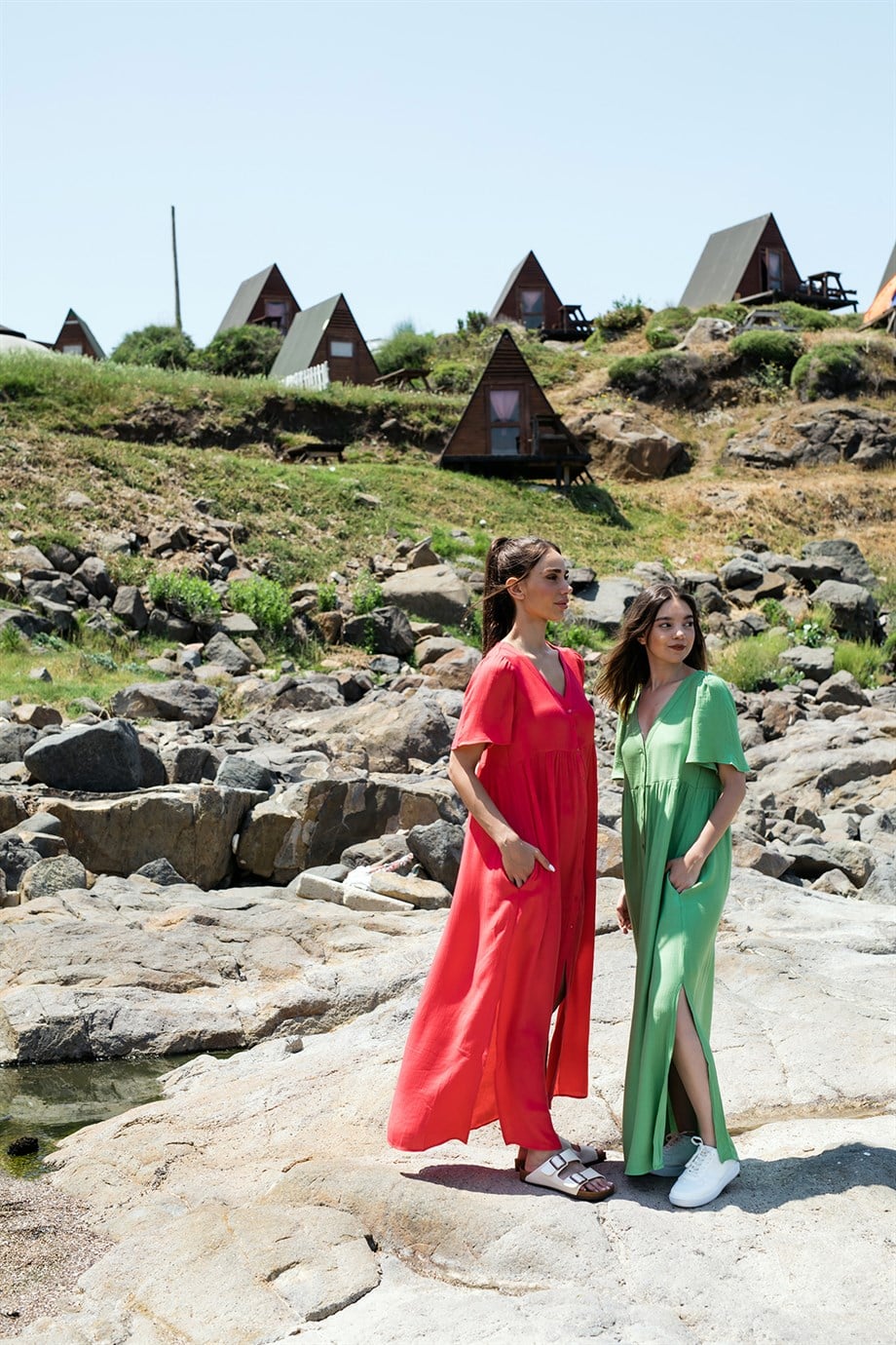 Yırtmaçlı Düğmeli Yeşil Elbise