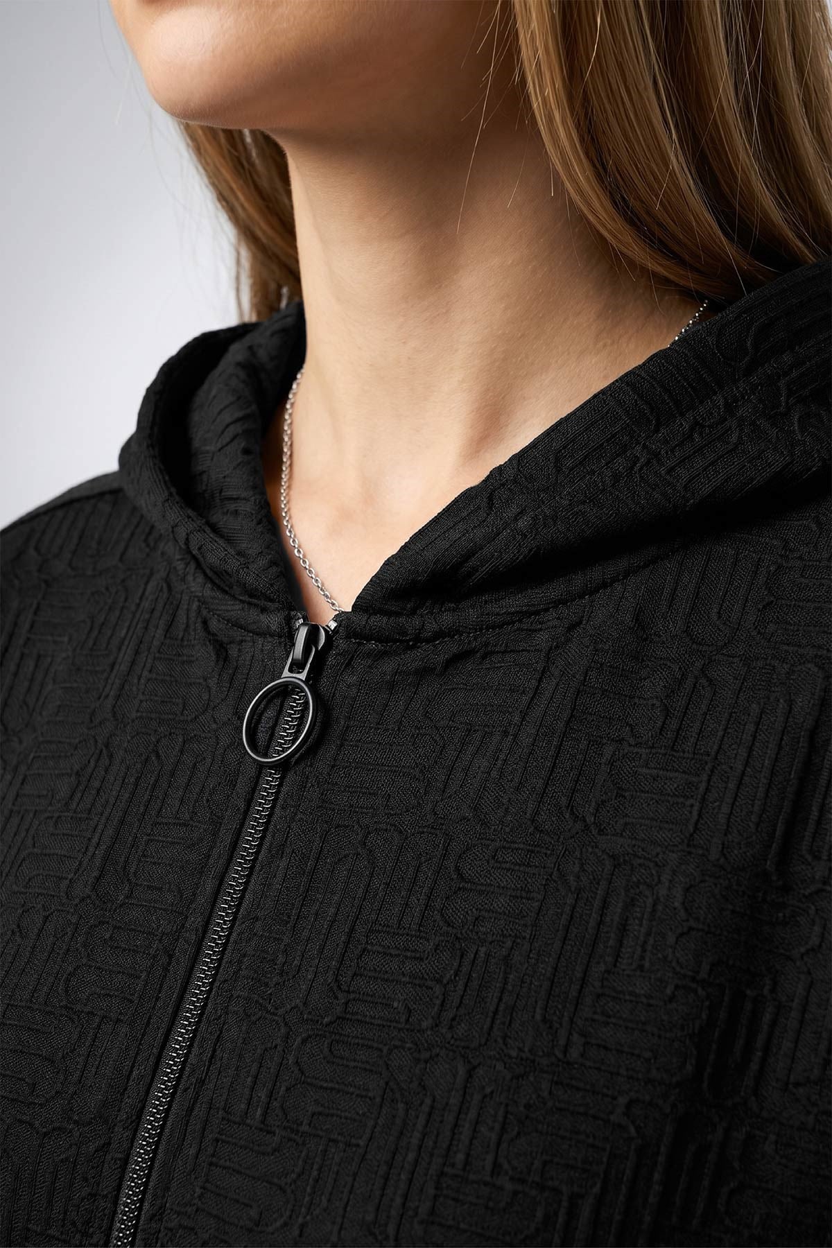 Mısırlı Kadın Monogram Desen Kapşonlu Sweatshirt Siyah