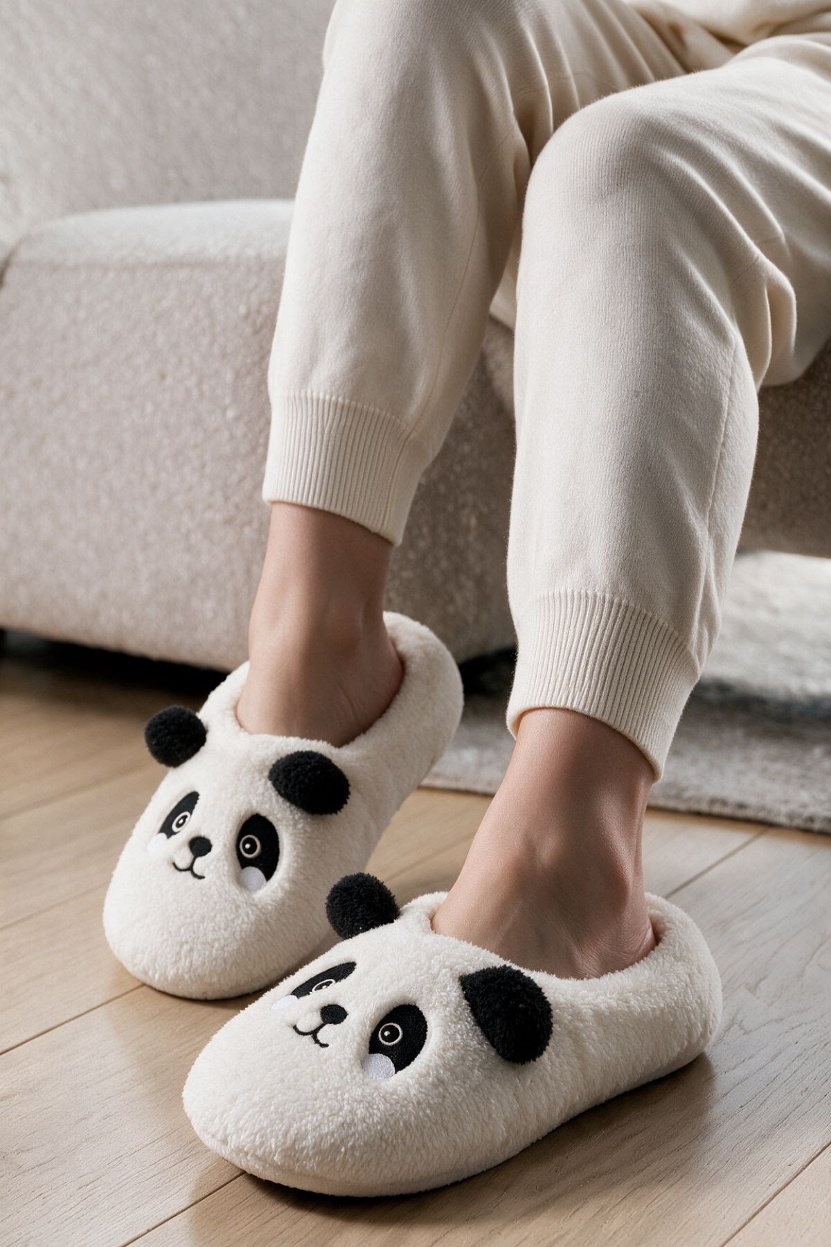 Mısırlı Kadın Panda Figürlü Panduf Ekru