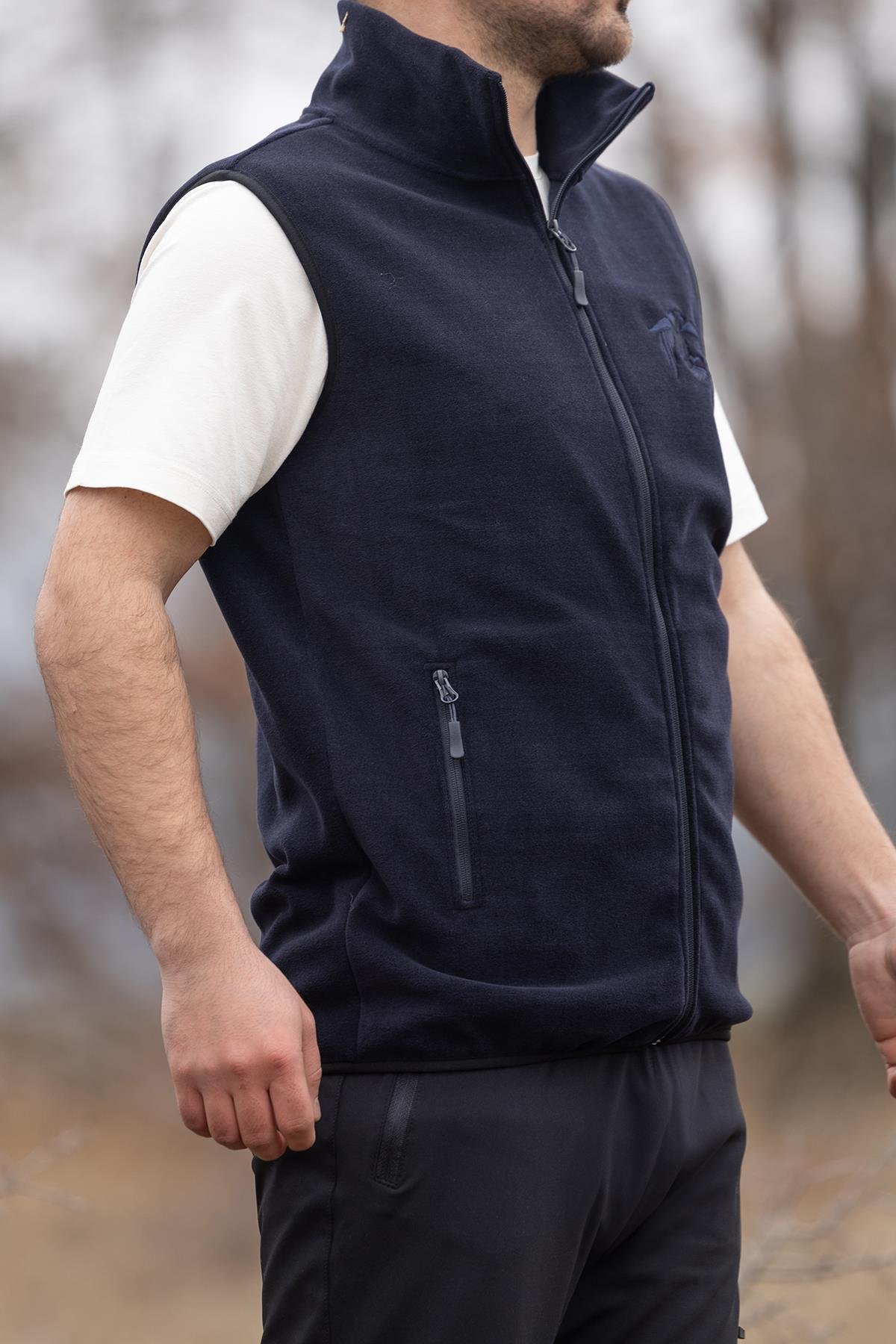 hugluoutdoorLacivert Polar Yelek Kartal Nakışlı 