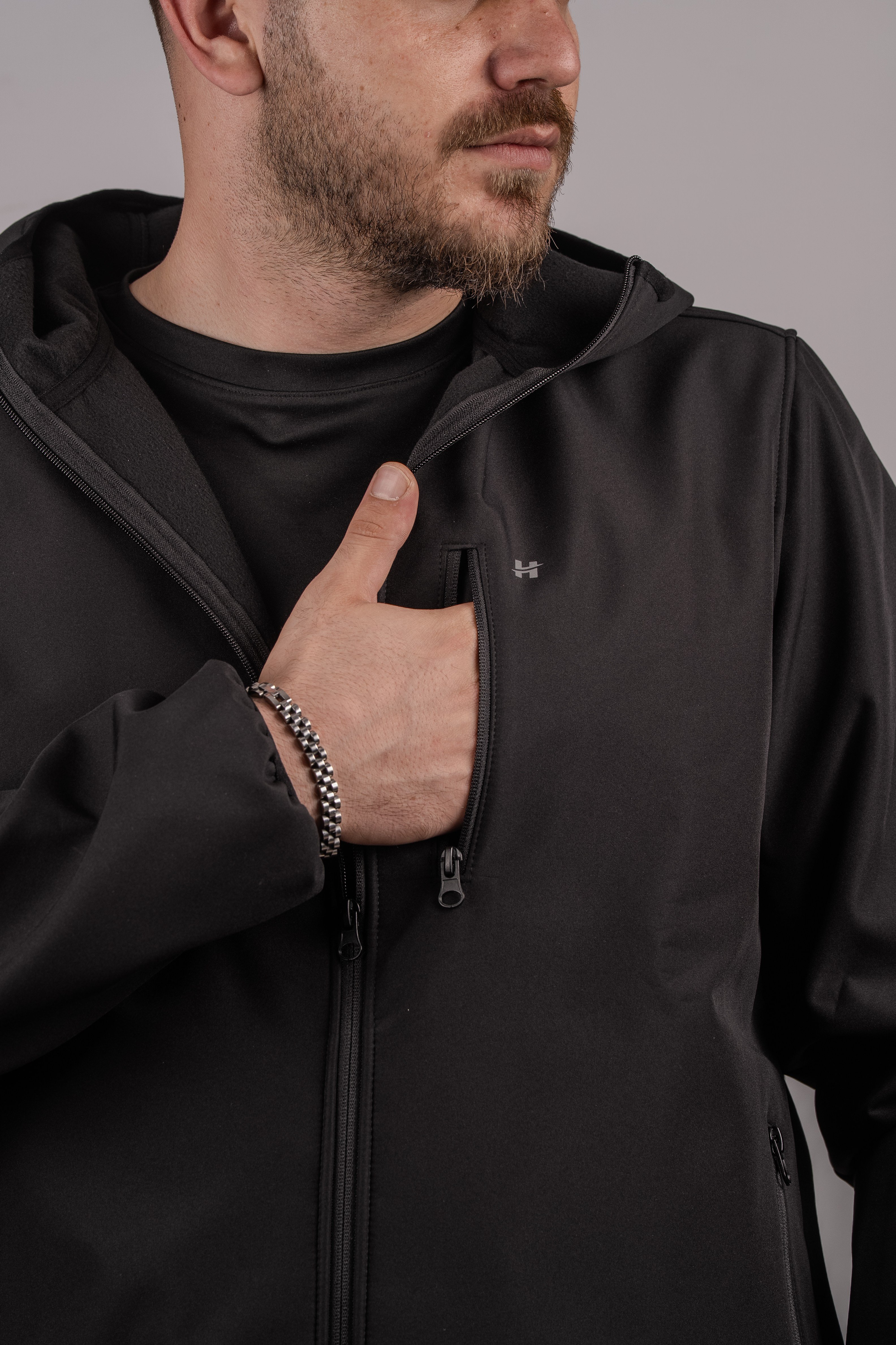 Huğlu Outdoor Siyah Kapüşonlu Softshell Mont