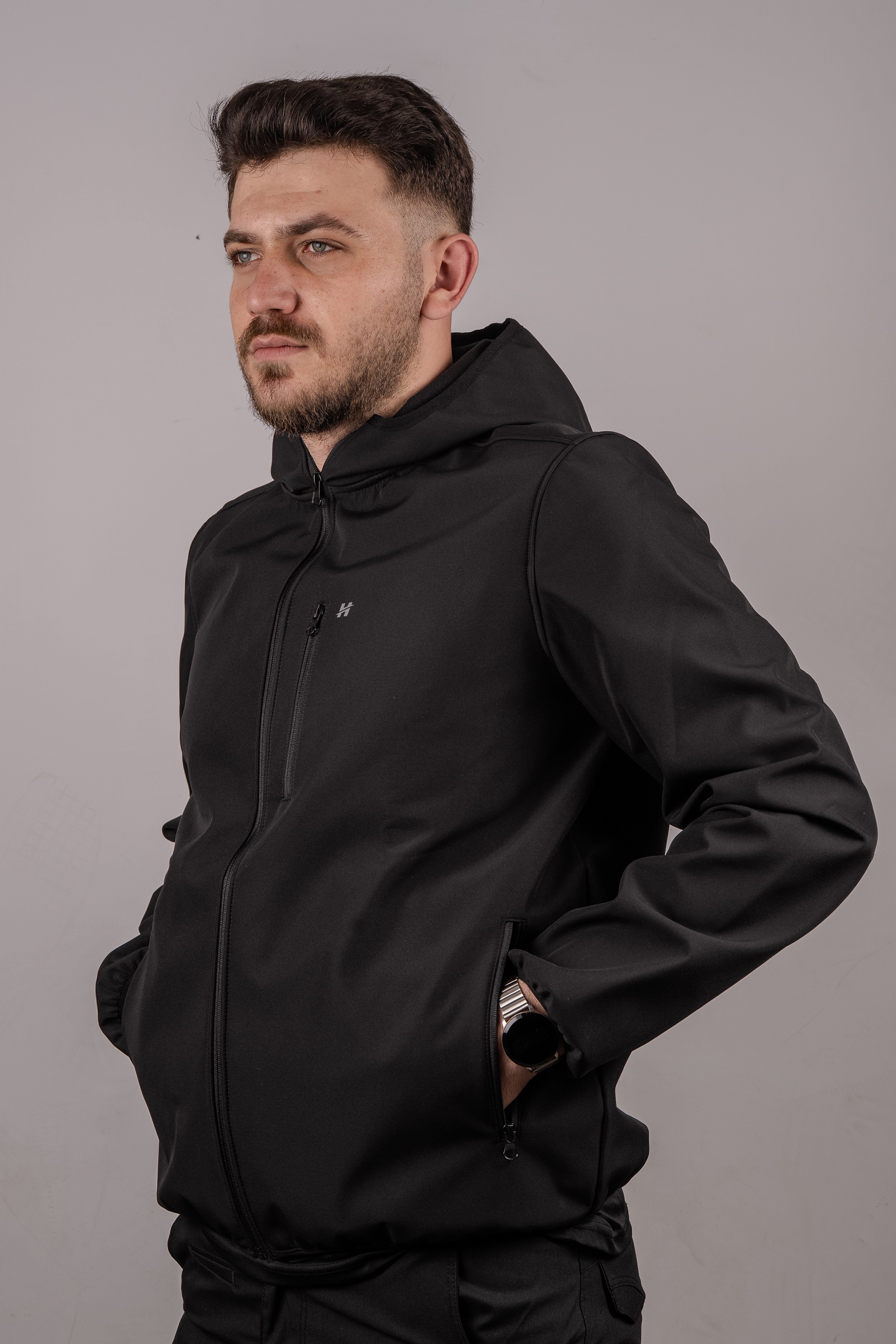 Huğlu Outdoor Siyah Kapüşonlu Softshell Mont