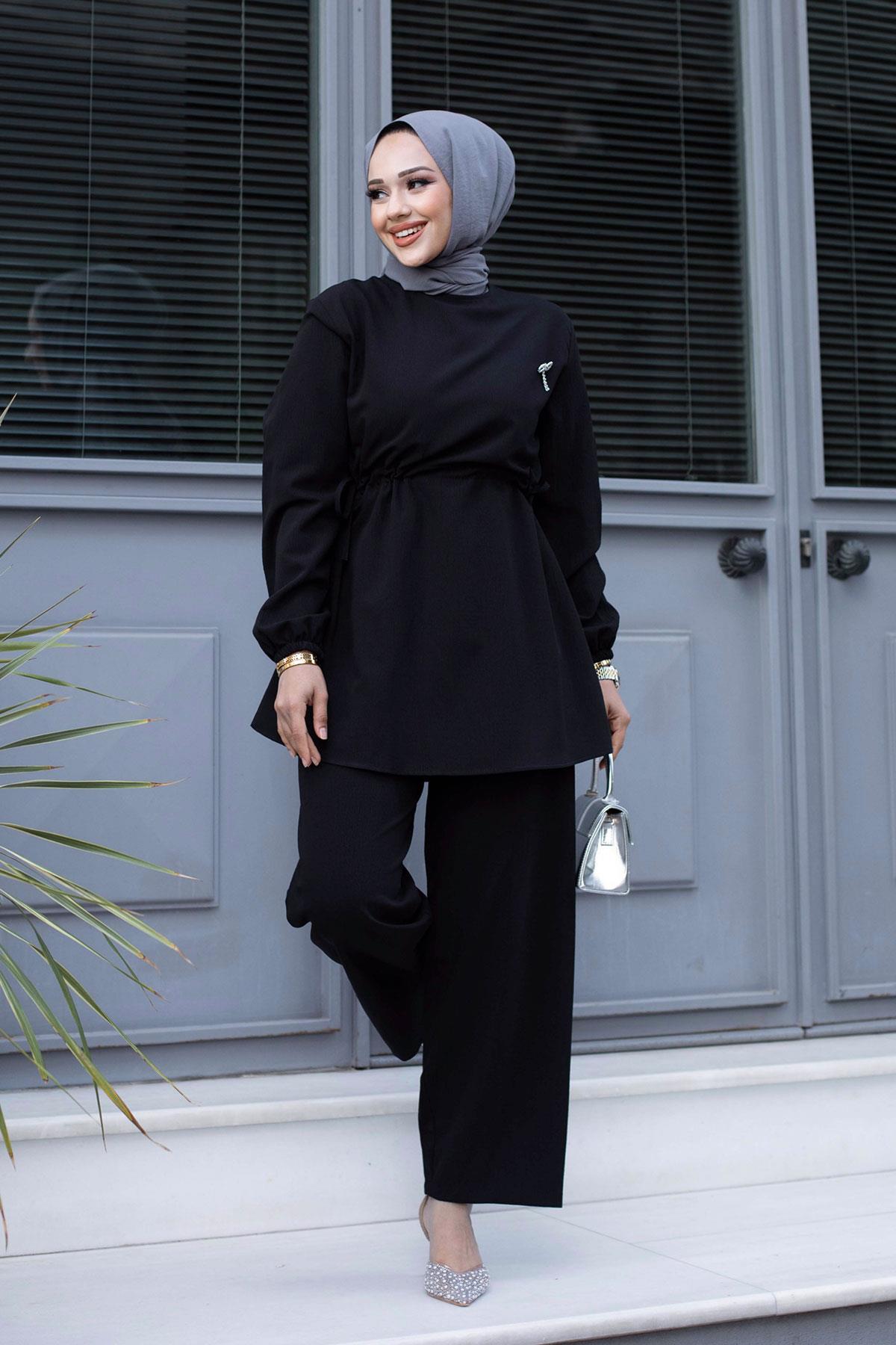 Bronş Detaylı Tesettür Siyah Takım 