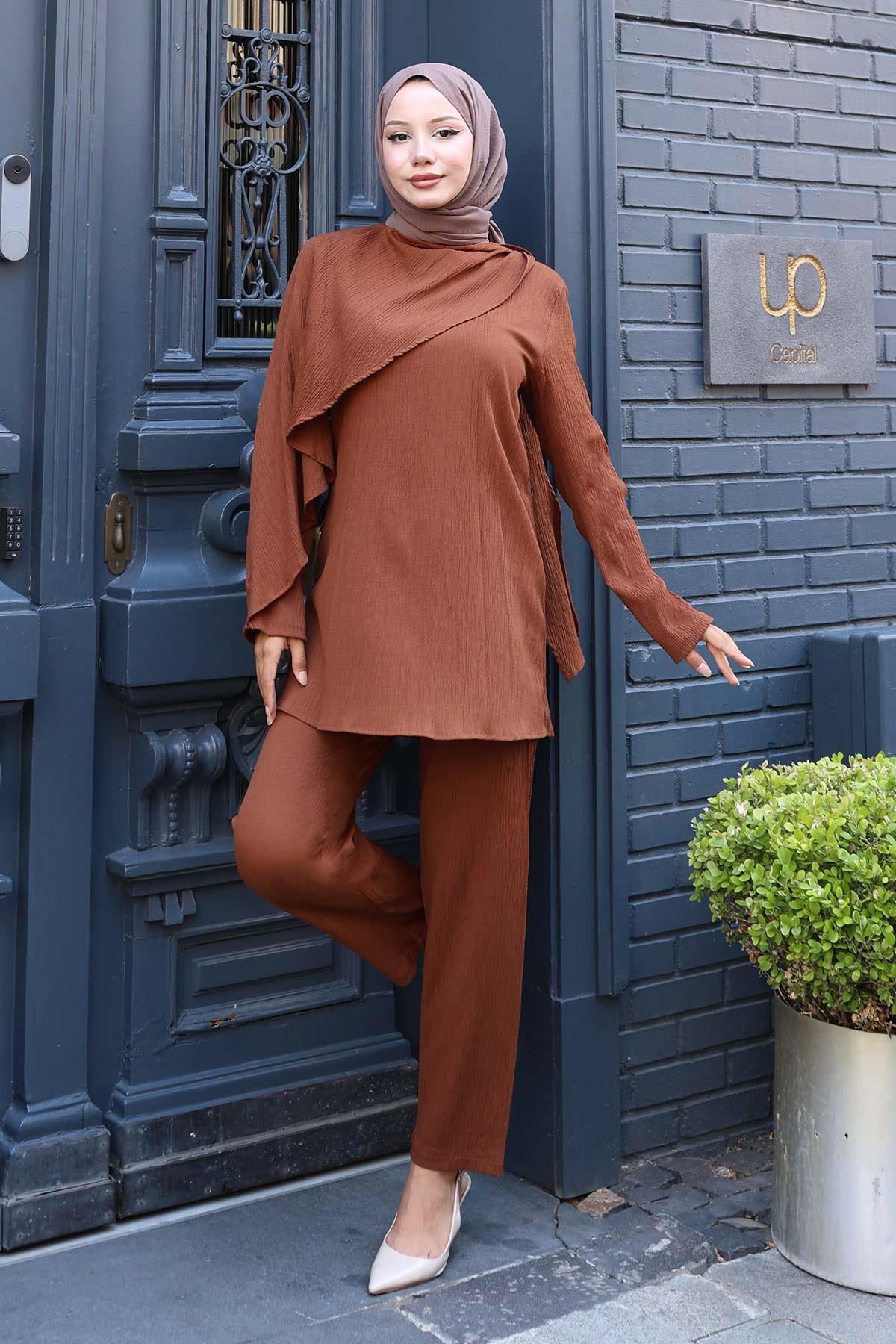 Pelerin Detaylı Takım Kahverengi