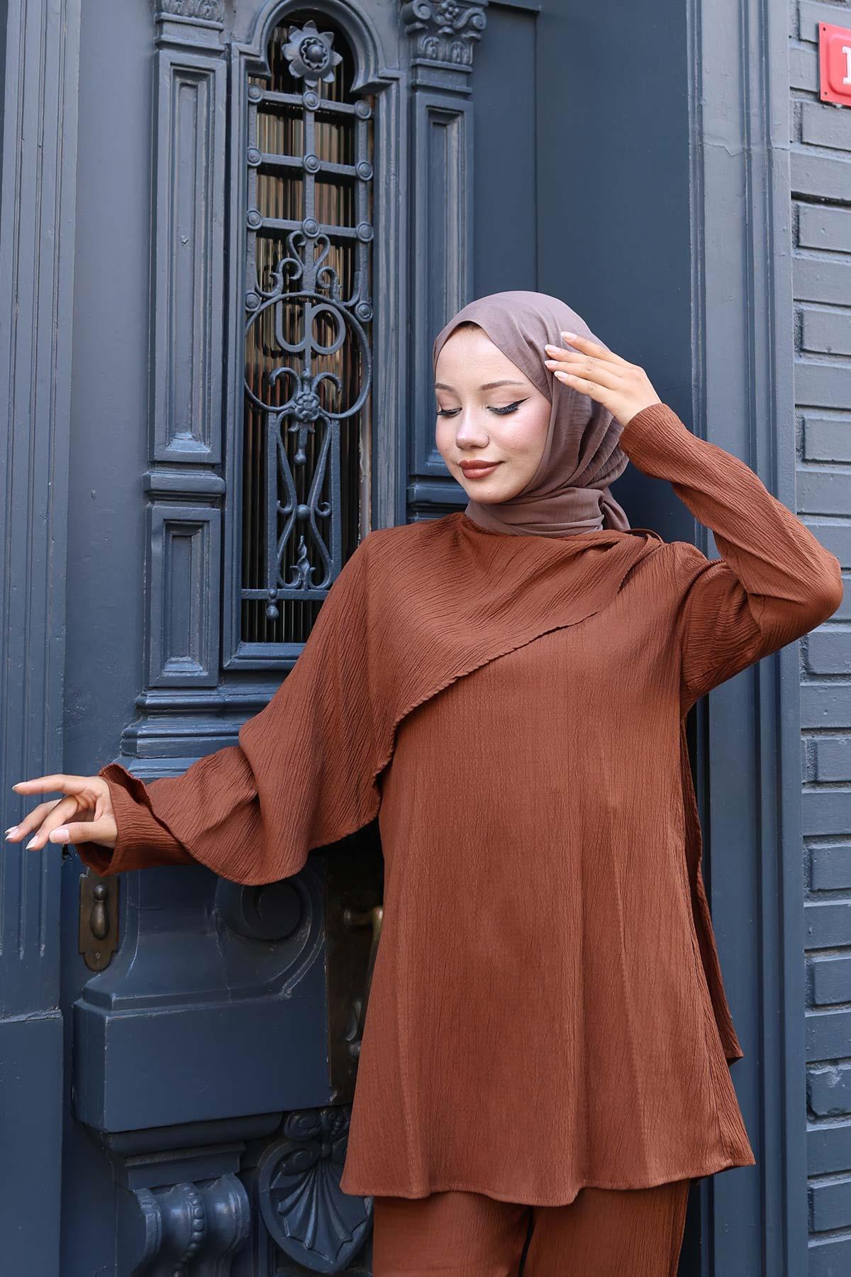 Pelerin Detaylı Takım Kahverengi