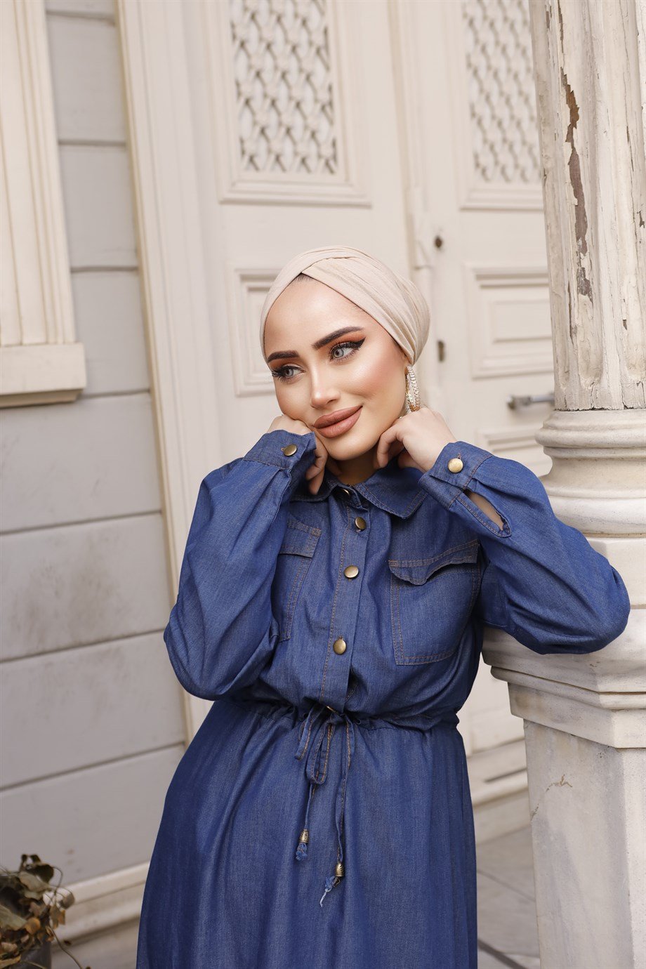 Tünel Detaylı Koyu Kot Tesettür Elbise