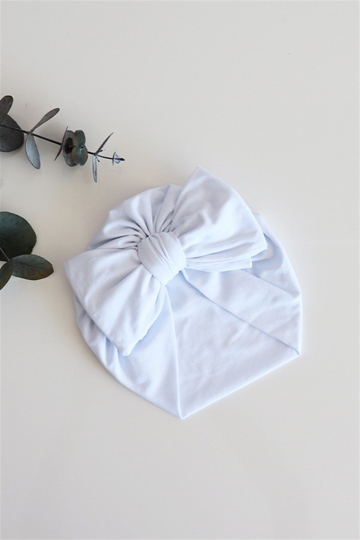 Beyaz Renkli Fiyonk Bone