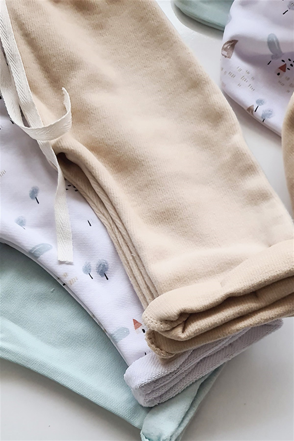 Unisex 3'lü Kışlık Bebek Eşofman Altı ve Boyunluk Takımı