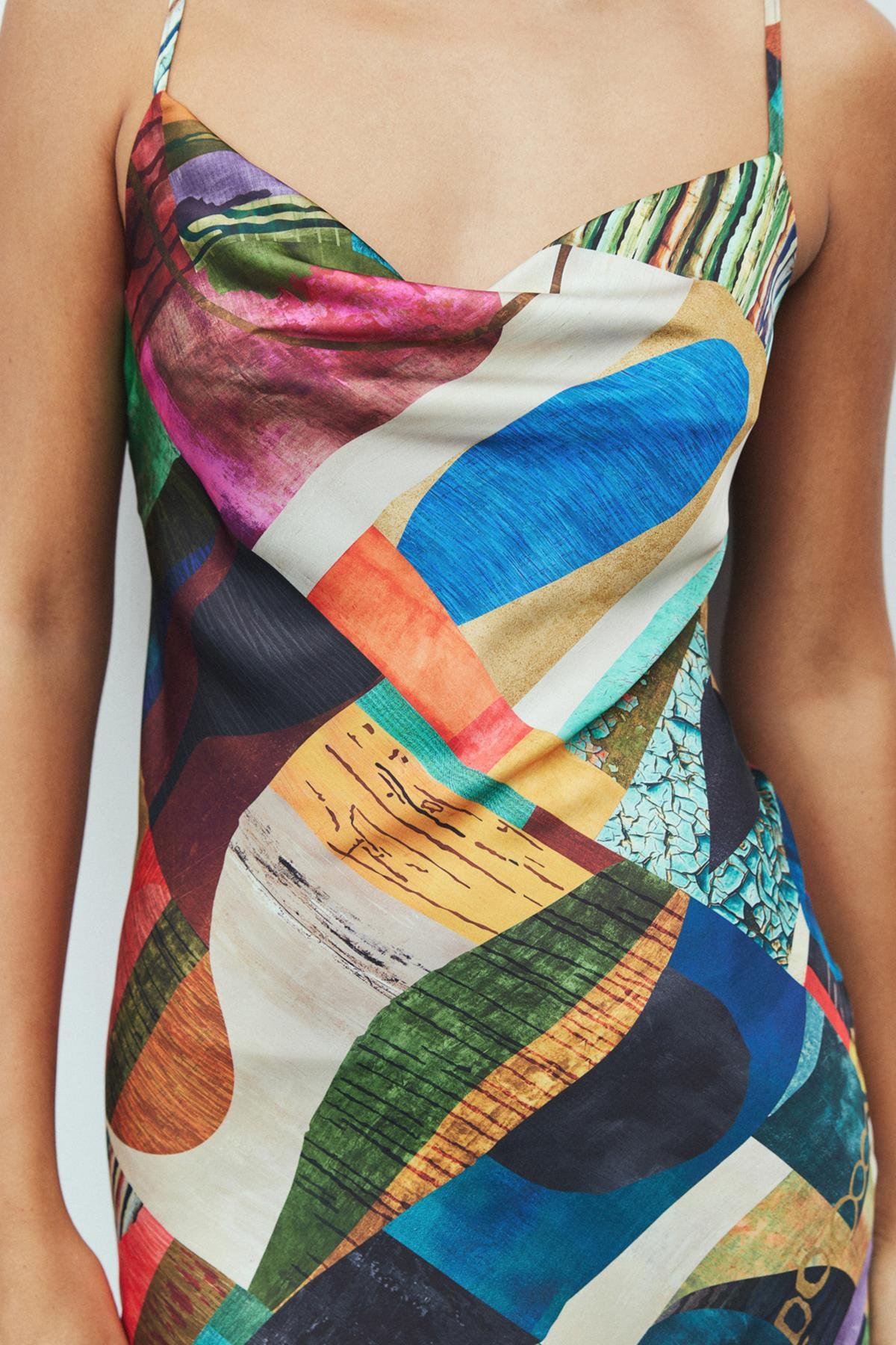 Êtincelle Coloré Desenli Degaje Yaka Askılı Kısa Saten Gecelik