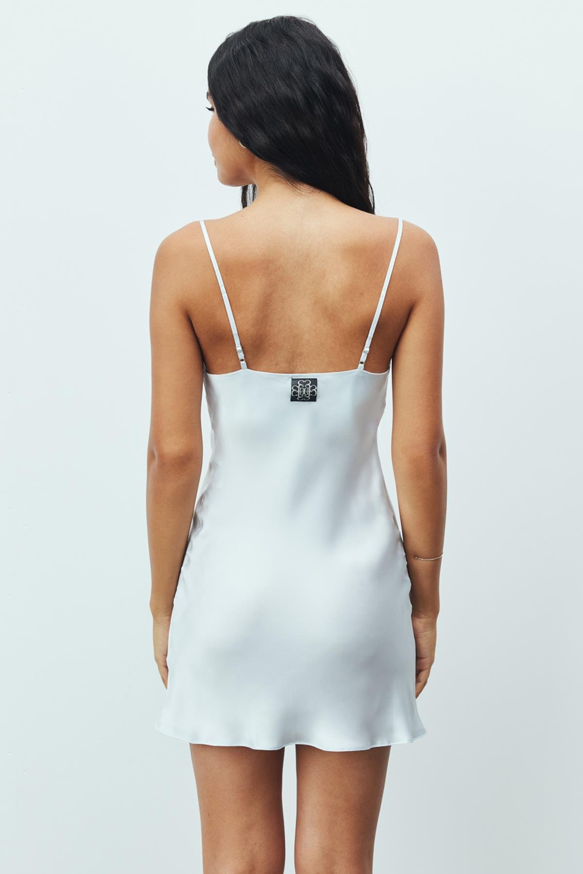 Êtincelle Gümüş Mavisi Degaje Yaka Askılı Kısa Saten Gecelik