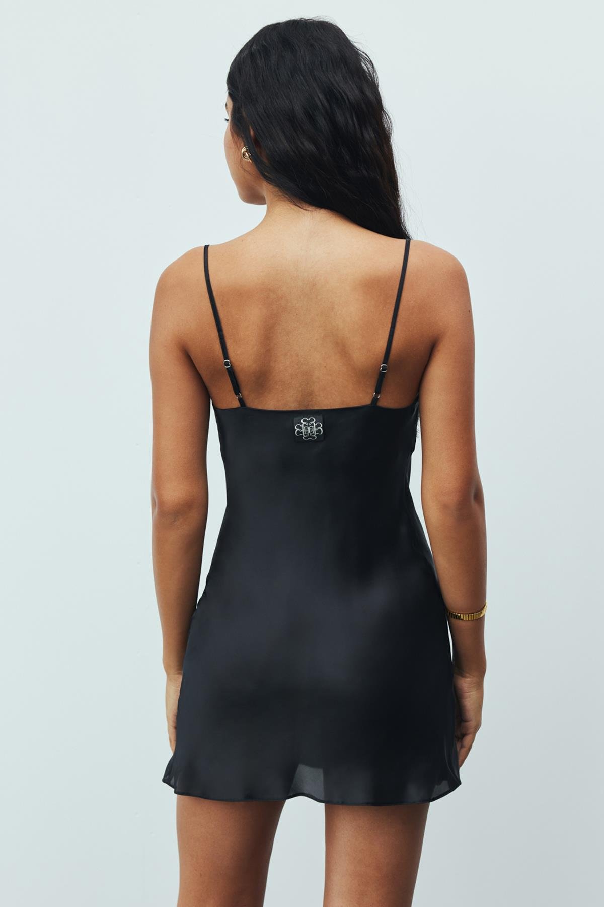 Êtincelle Satin Black Degaje Collar Strap Short Nightgown