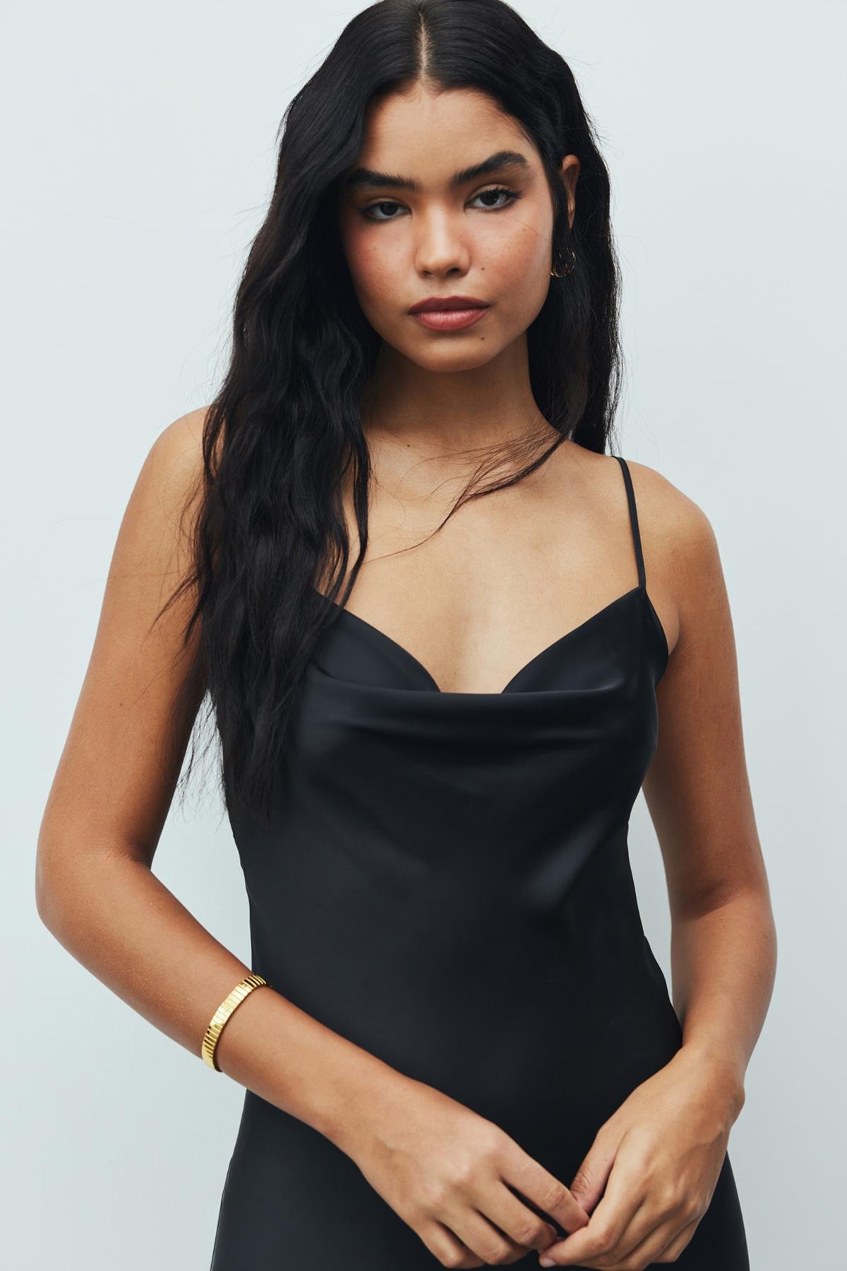 Êtincelle Satin Black Degaje Collar Strap Short Nightgown