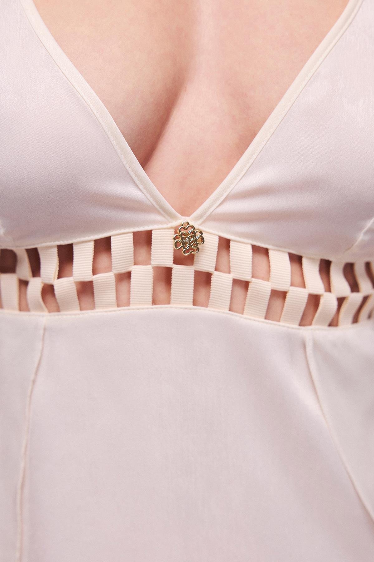 Ambitious Grogren Detaylı Ekru Kısa Saten Gecelik