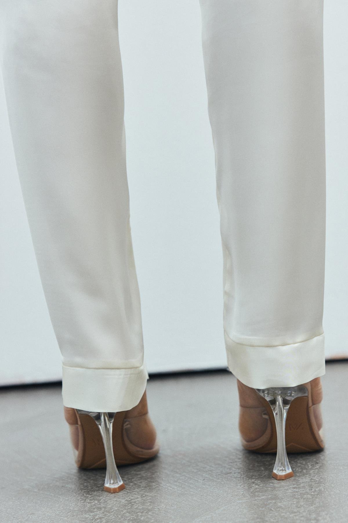 Brûleur Satin Ecru Degaje Collar Strap Long Pajama Set