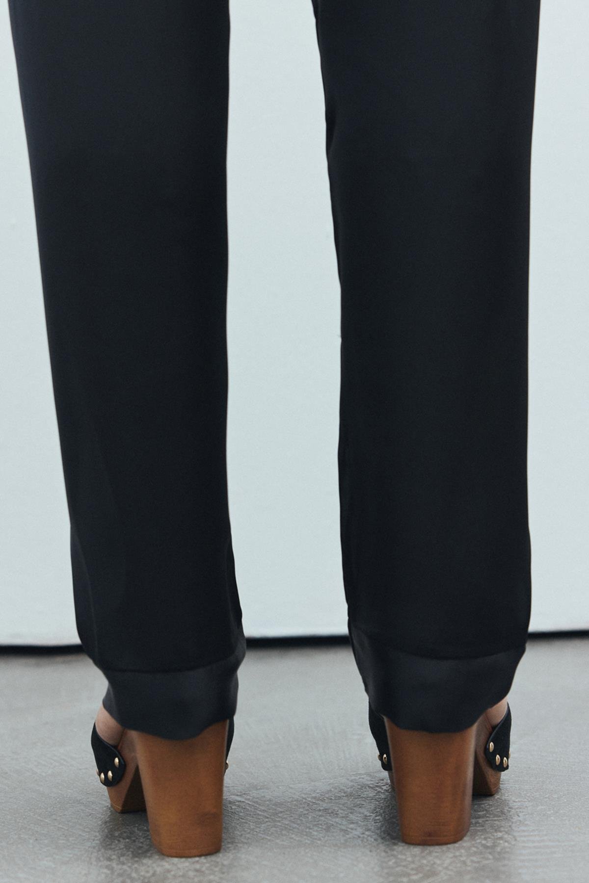 Brûleur Satin Black Degaje Collar Strap Long Pajama Set