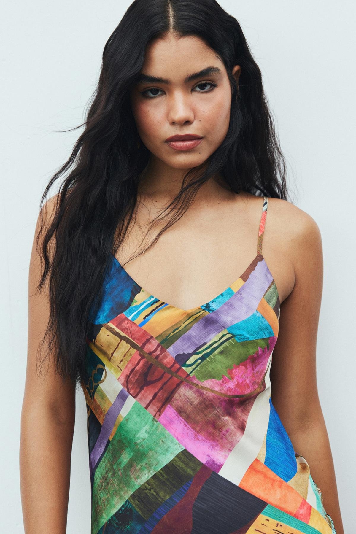 Cendre Coloré Desenli V Yaka Askılı Kısa Saten Gecelik