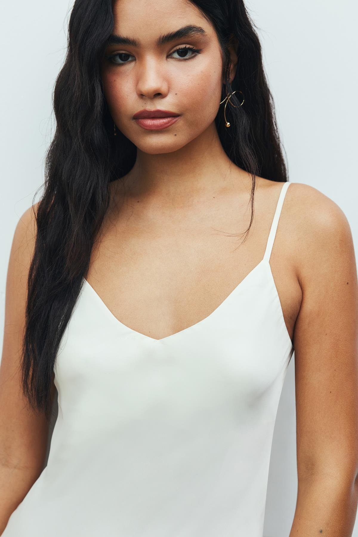 Cendre Satin Ecru V-Neck Strap Short Nightgown