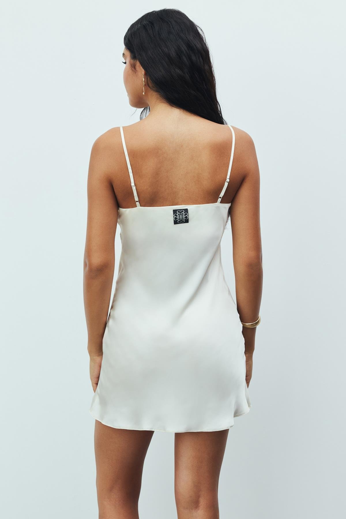 Cendre Satin Ecru V-Neck Strap Short Nightgown