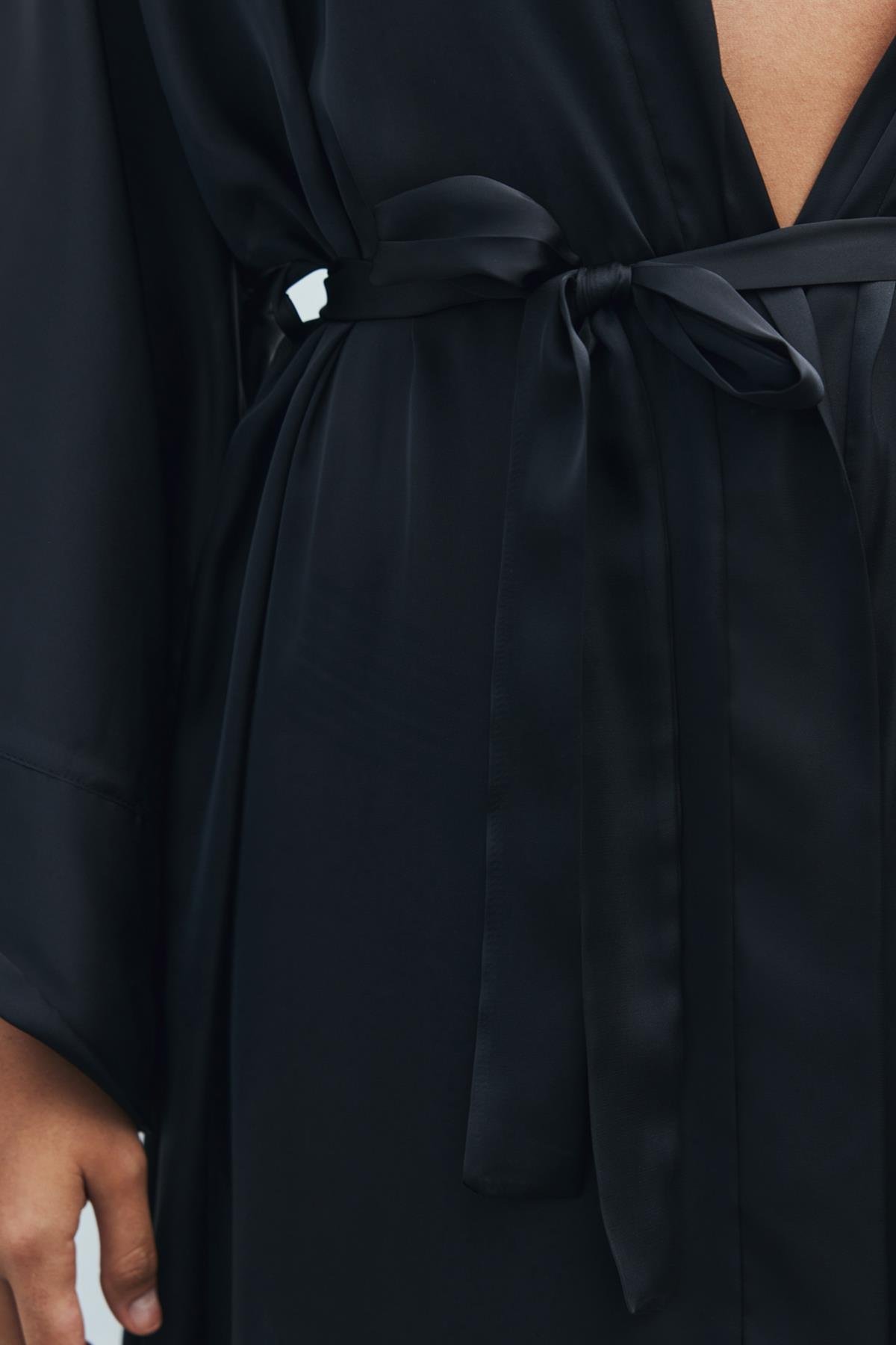 Frappant Siyah Uzun Saten Sabahlık / Kimono