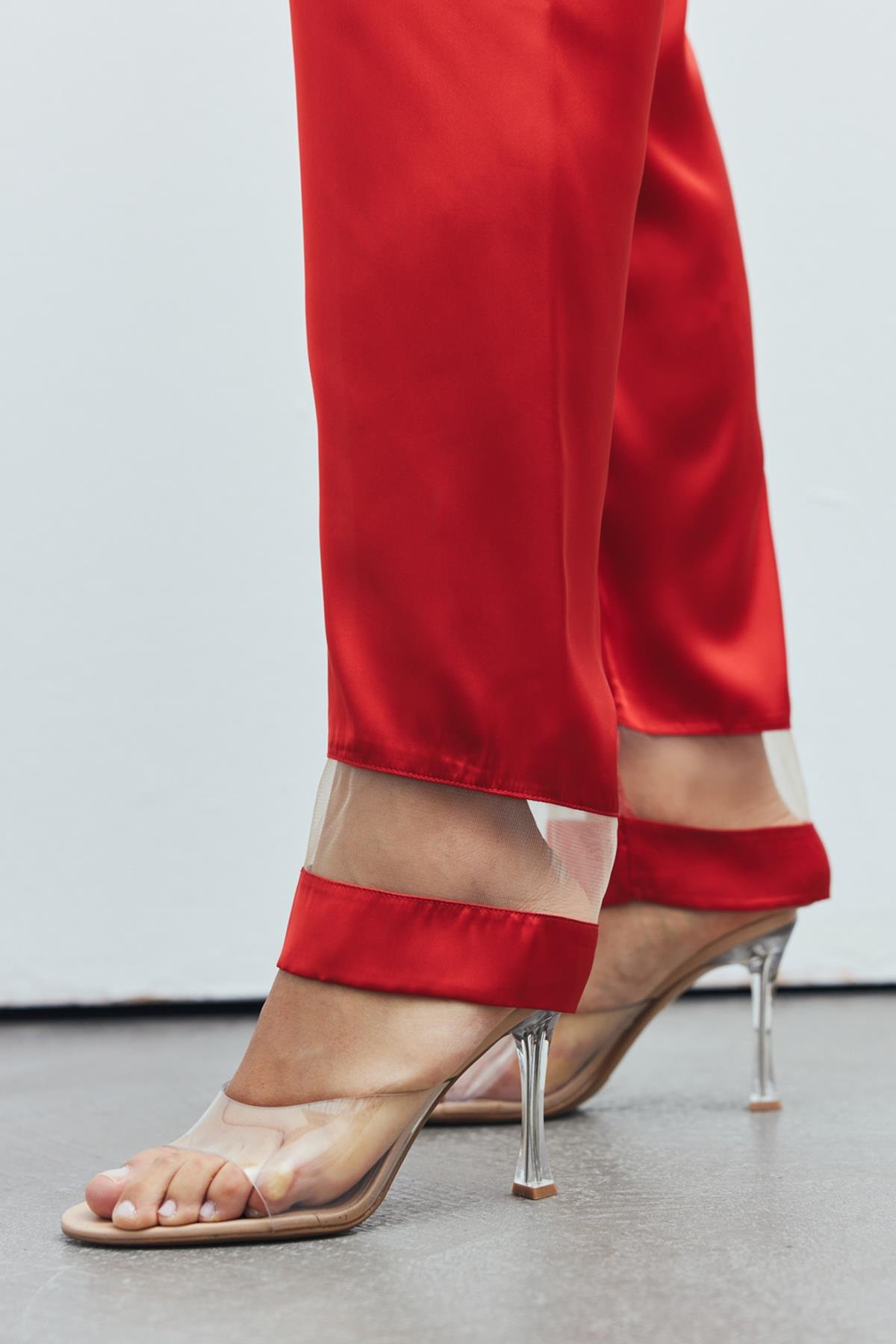 Libre Tül Detaylı Kiremit Askılı Uzun Saten Pijama Takımı