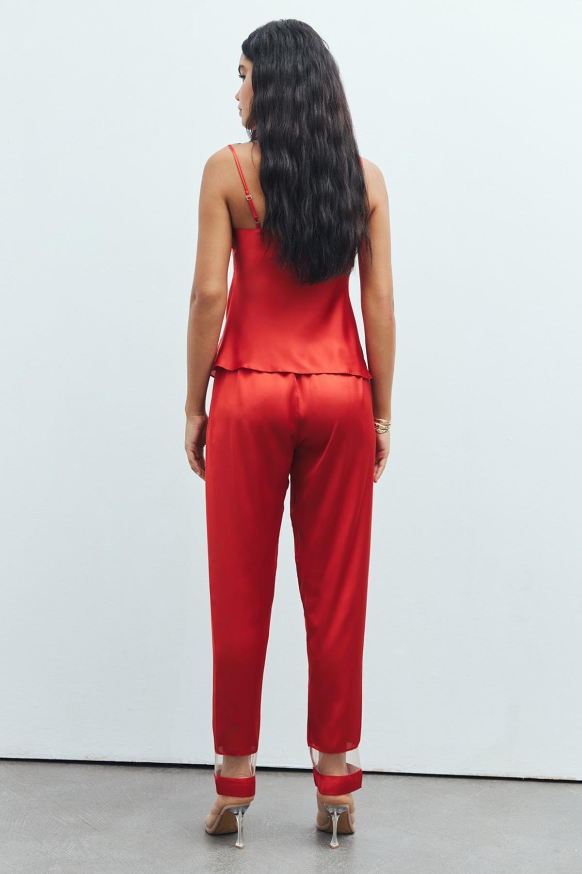 Libre Tül Detaylı Kiremit Askılı Uzun Saten Pijama Takımı