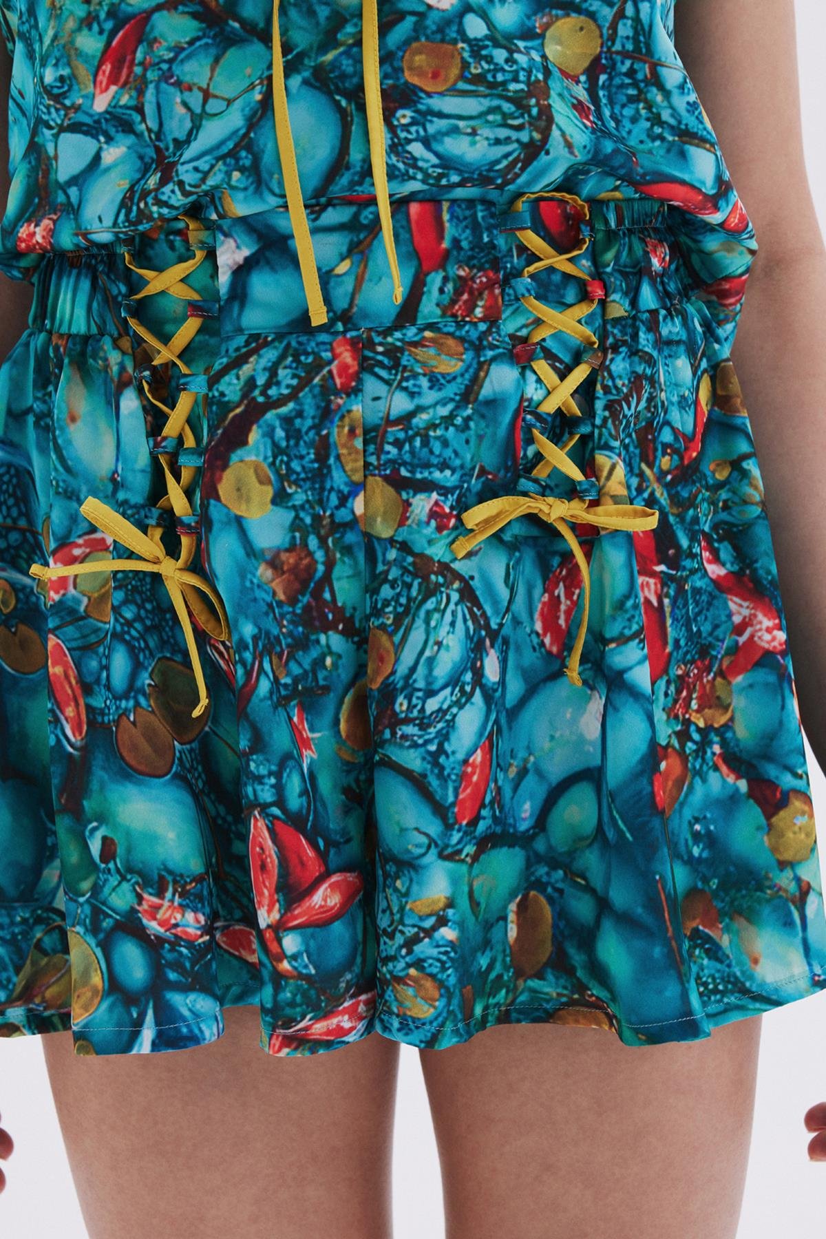 Monet's Bond Desenli Askılı Kısa Saten Pijama Takımı