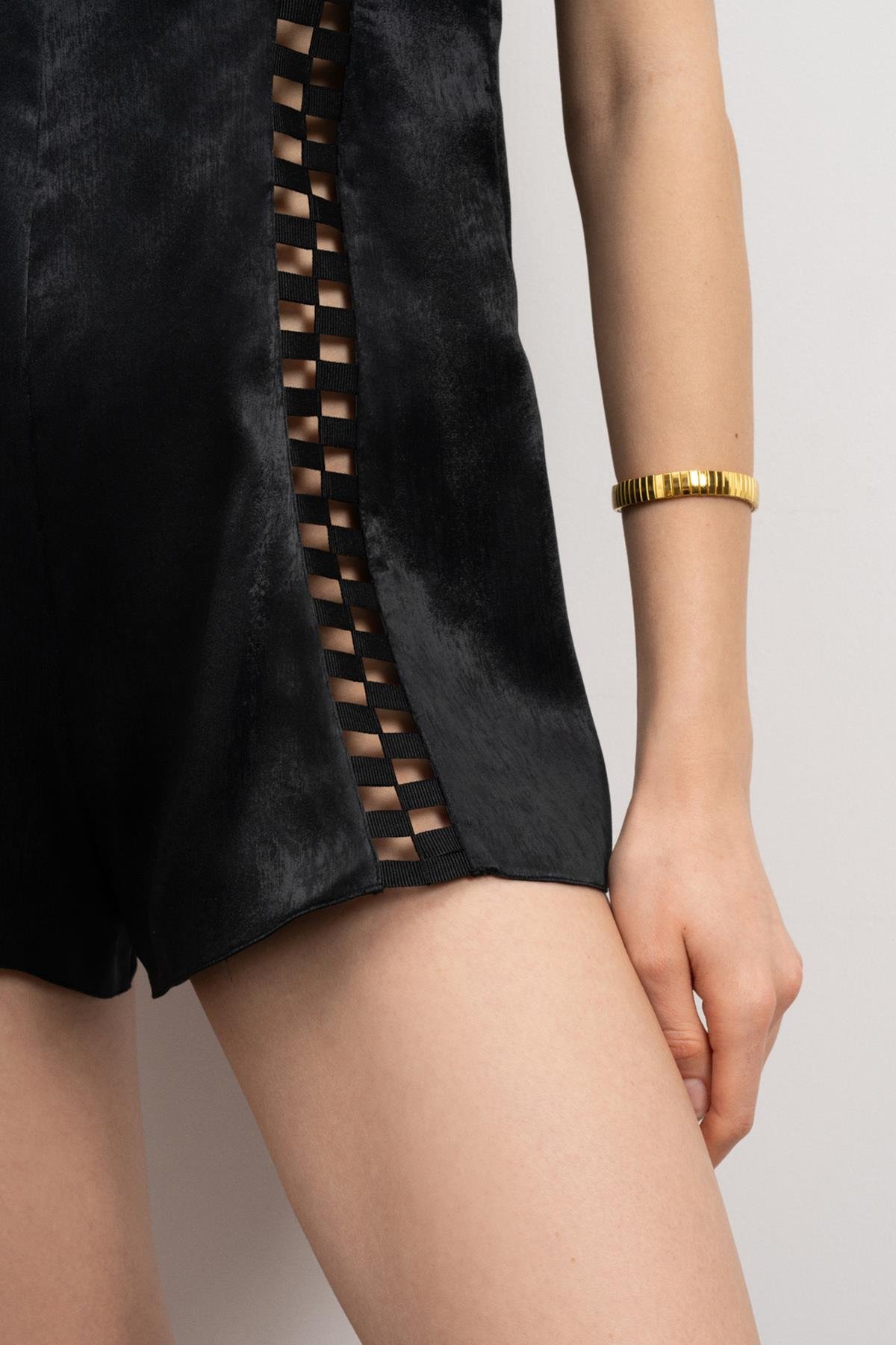 Peevish Grogren Detaylı Siyah Saten Tulum