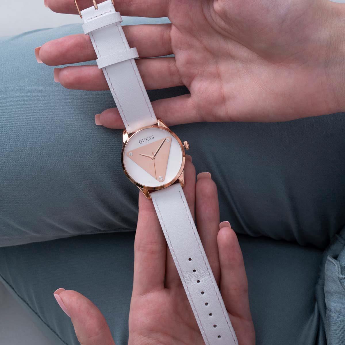 Guess GUGW0399L2 Kadın Kol Saati
