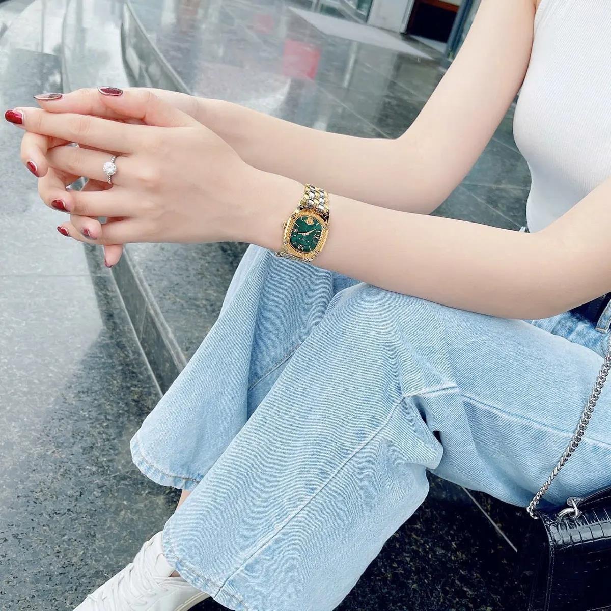 Versace VRSCVE1B00618 Kadın Kol Saati VE1B00618