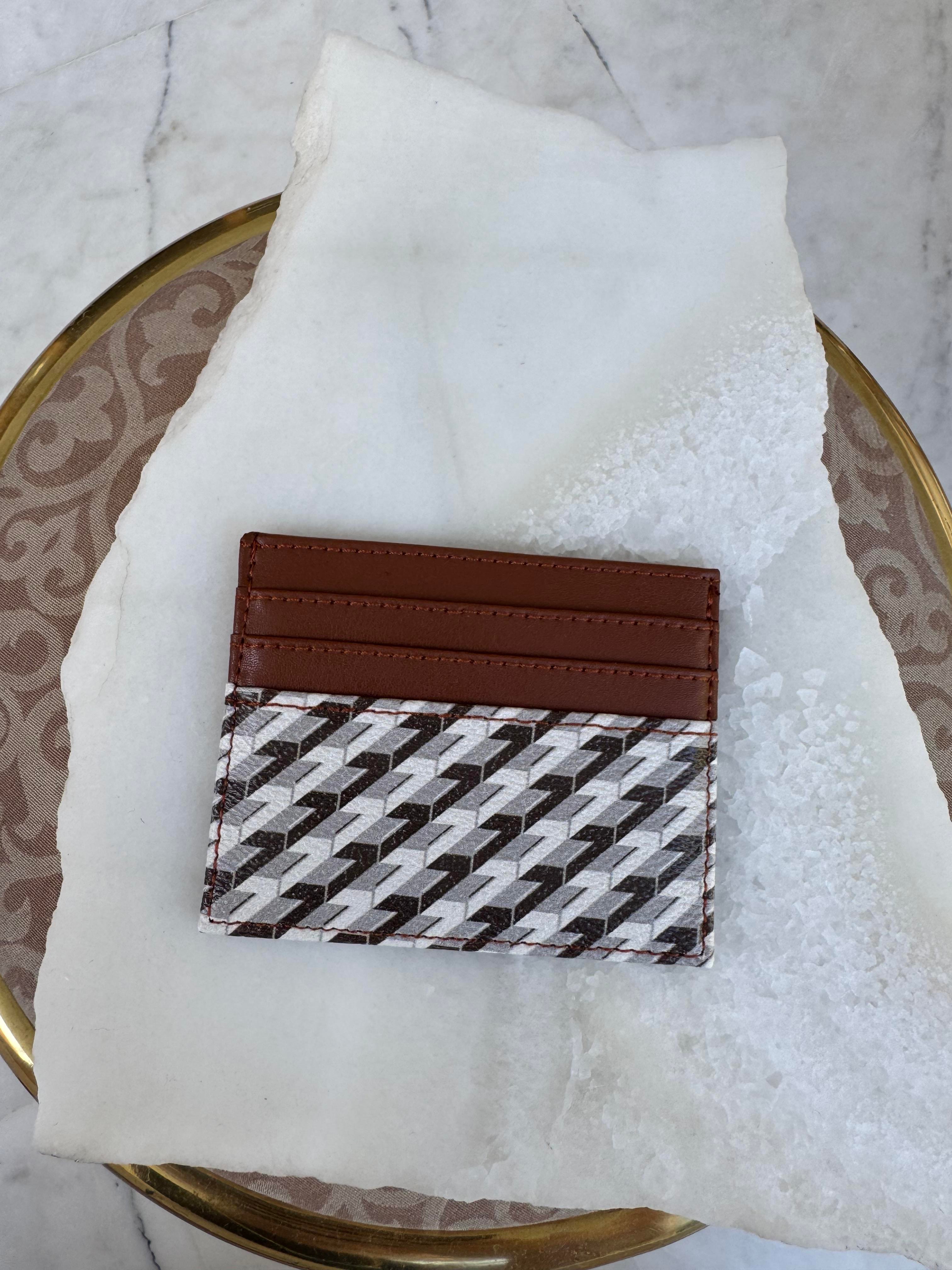 Monogram Baskılı Kartlık Taba