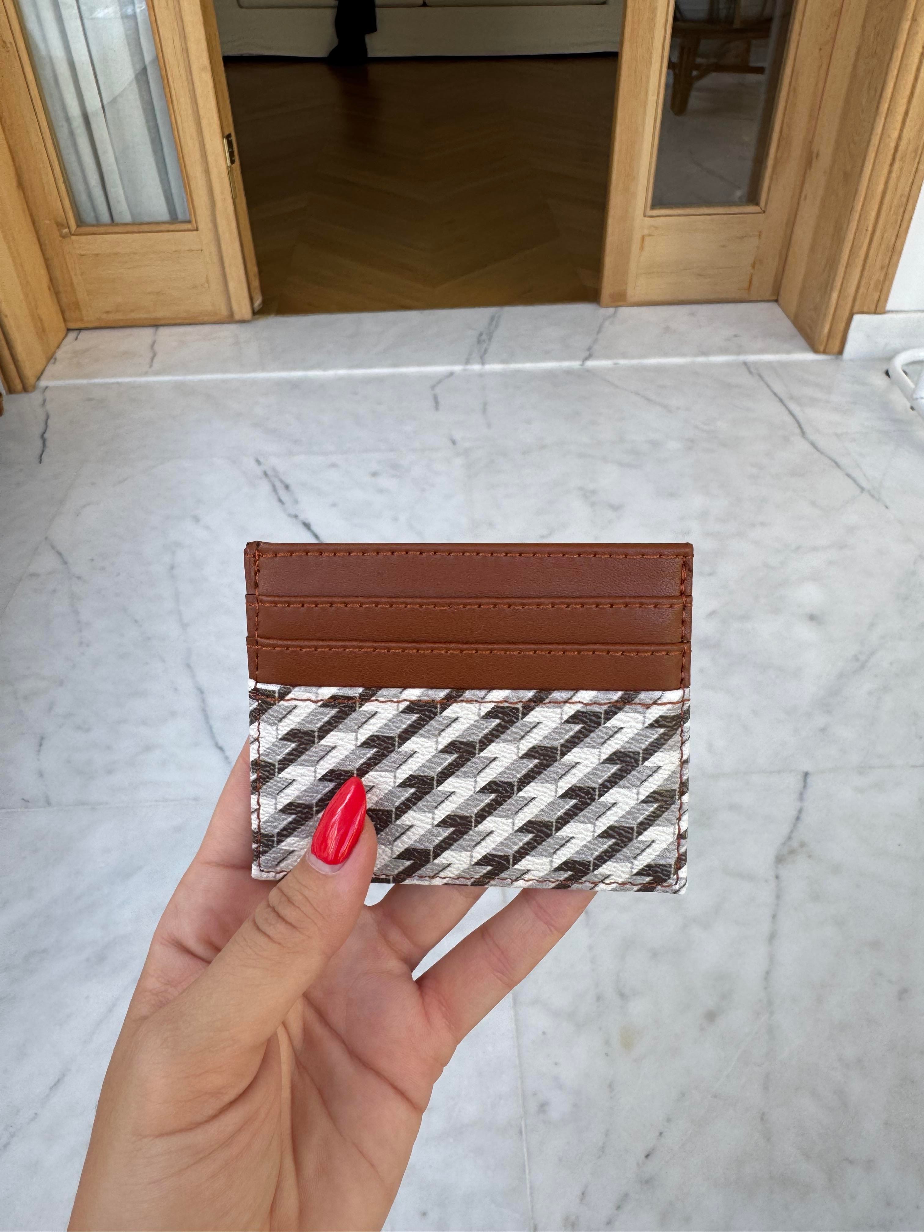 Monogram Baskılı Kartlık Taba