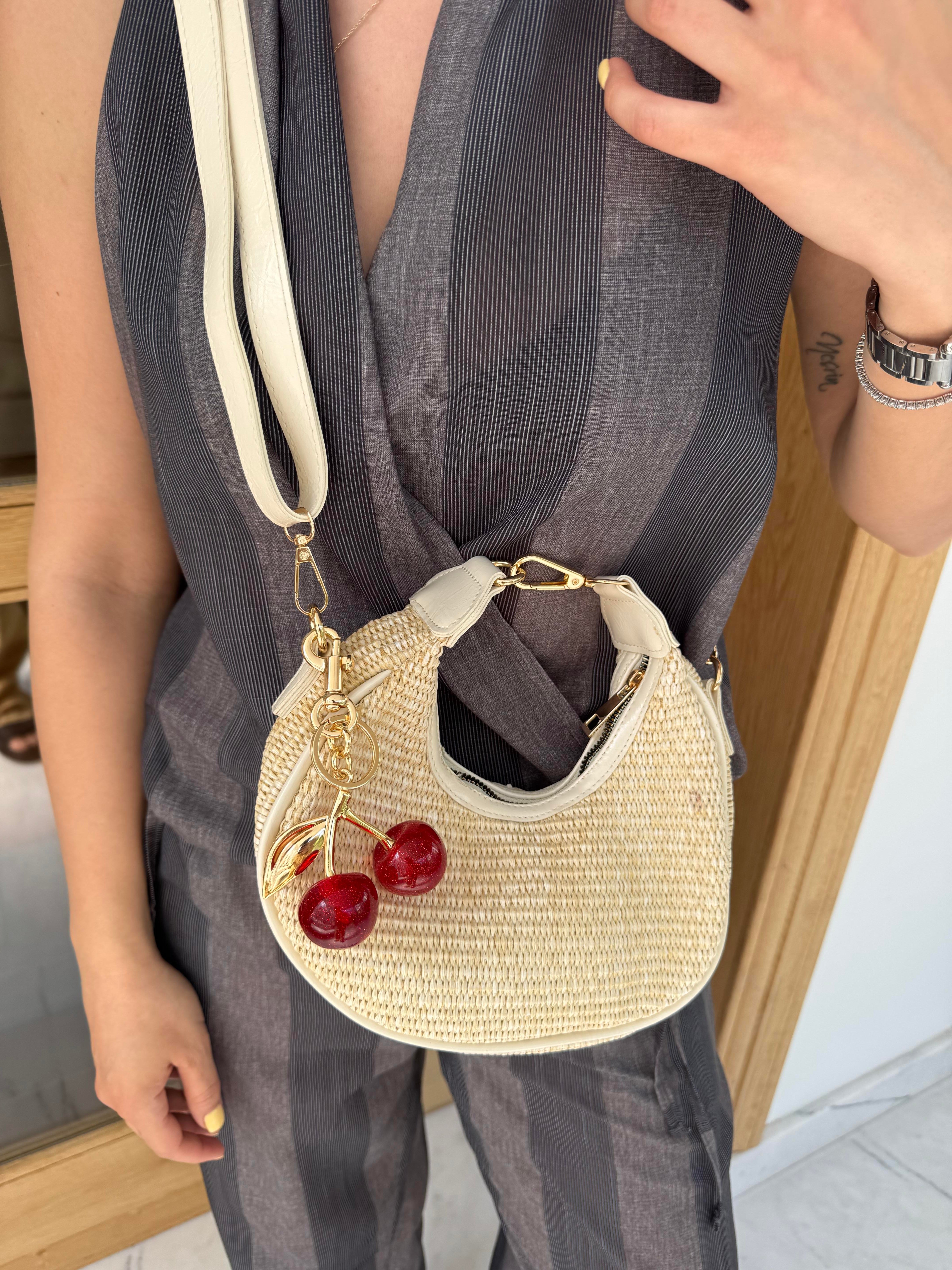 Oval Kesim Hasır Cherry Çanta Krem