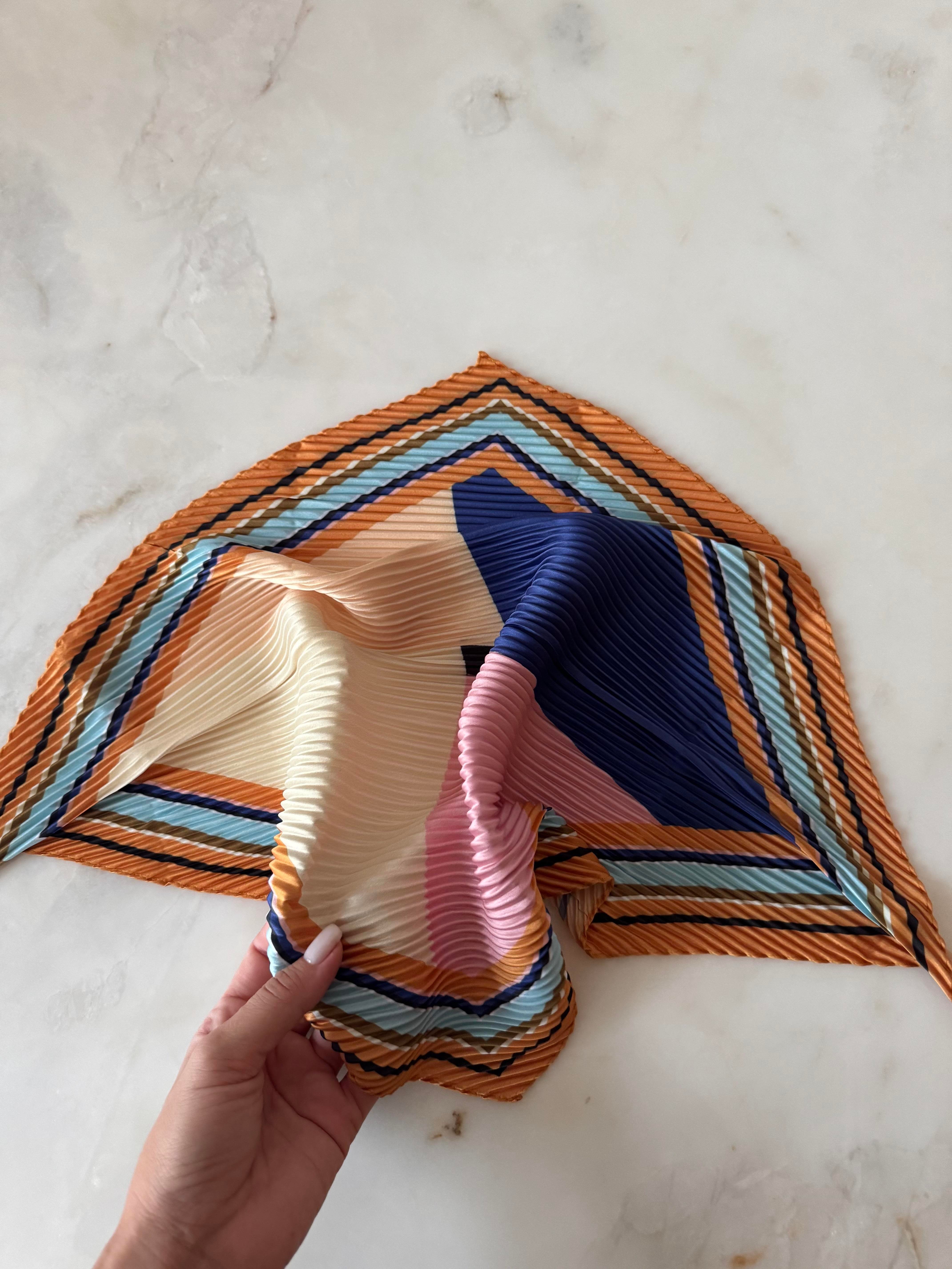 Pastel Kare Desenli Fular