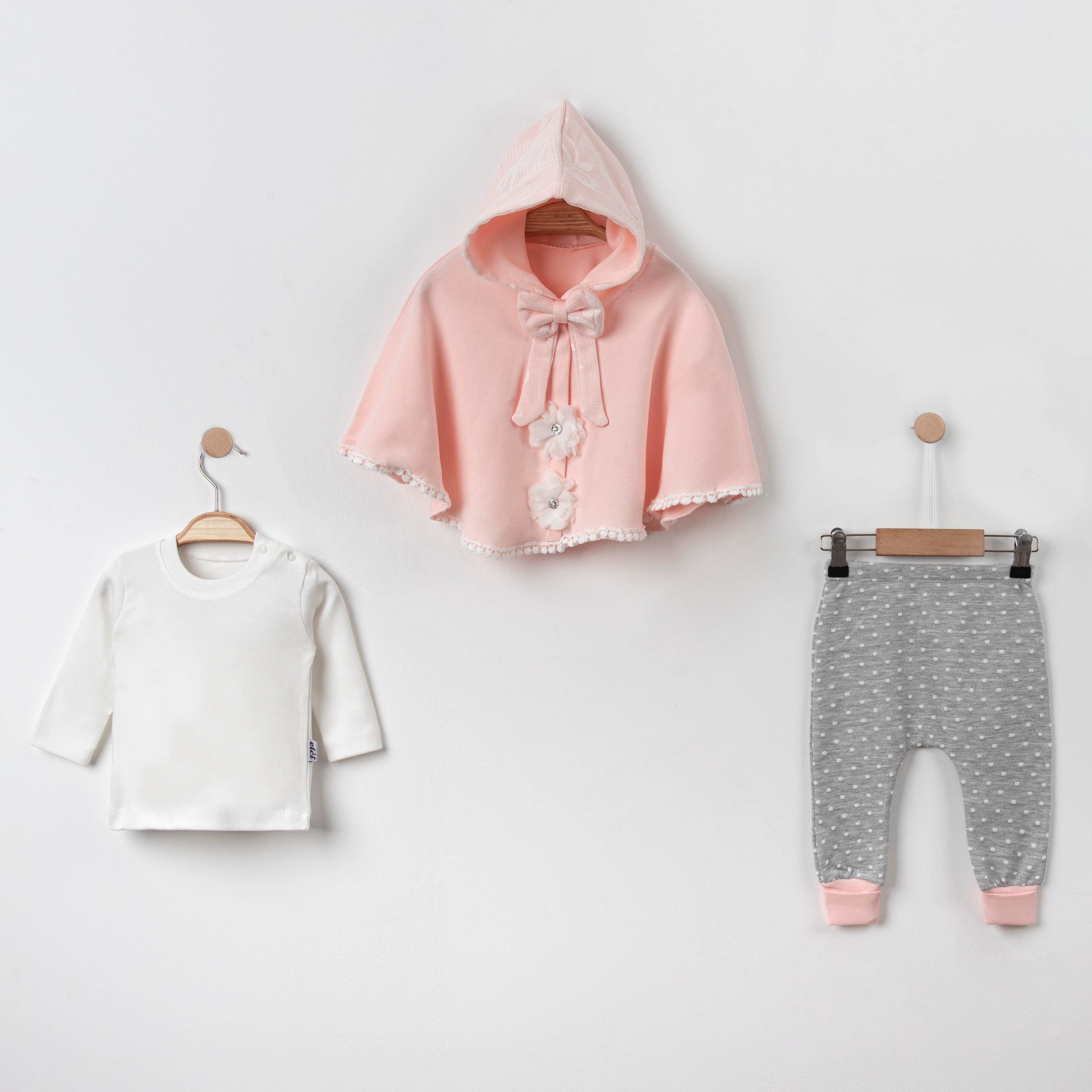 Bebek Kurdela Detaylı Kapüşonlu Pelerinli Üçlü Takım