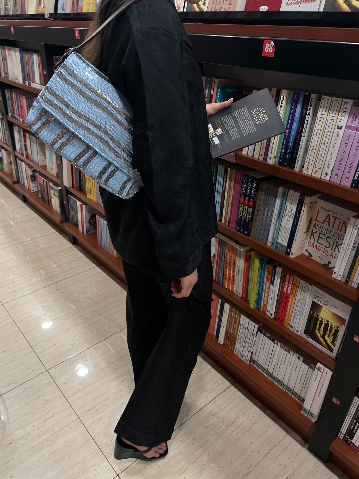  GÜMÜŞ MAVİ PAYETLİ MİNİ ÇANTA