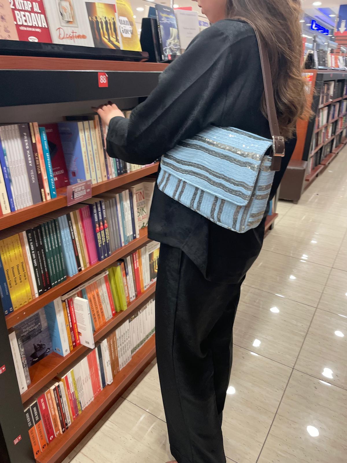  GÜMÜŞ MAVİ PAYETLİ MİNİ ÇANTA