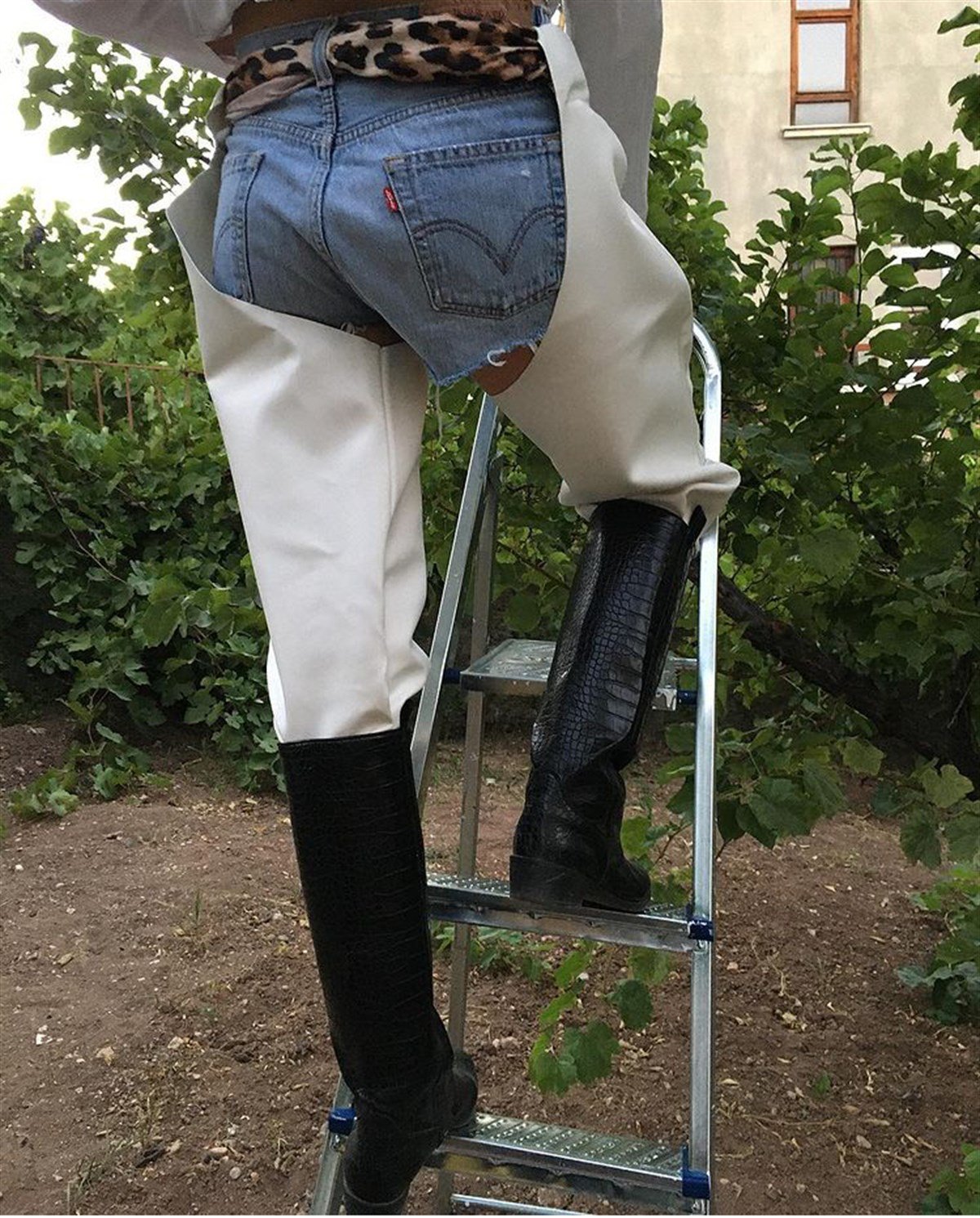 BEYAZ VEGAN DERİ CHAPS PANTOLON