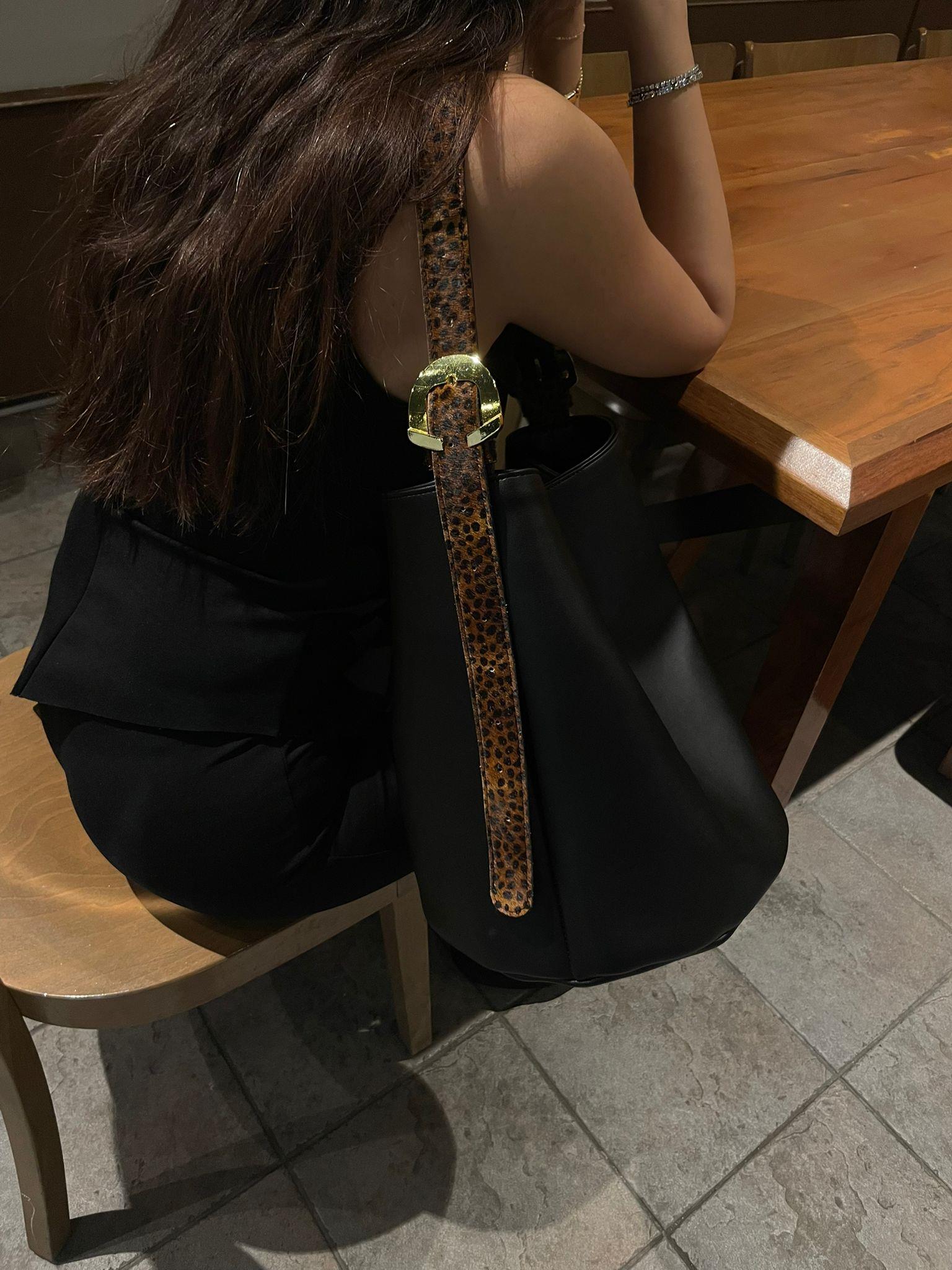 LEOPAR KEMER DETAYLI HUGE ÇANTA