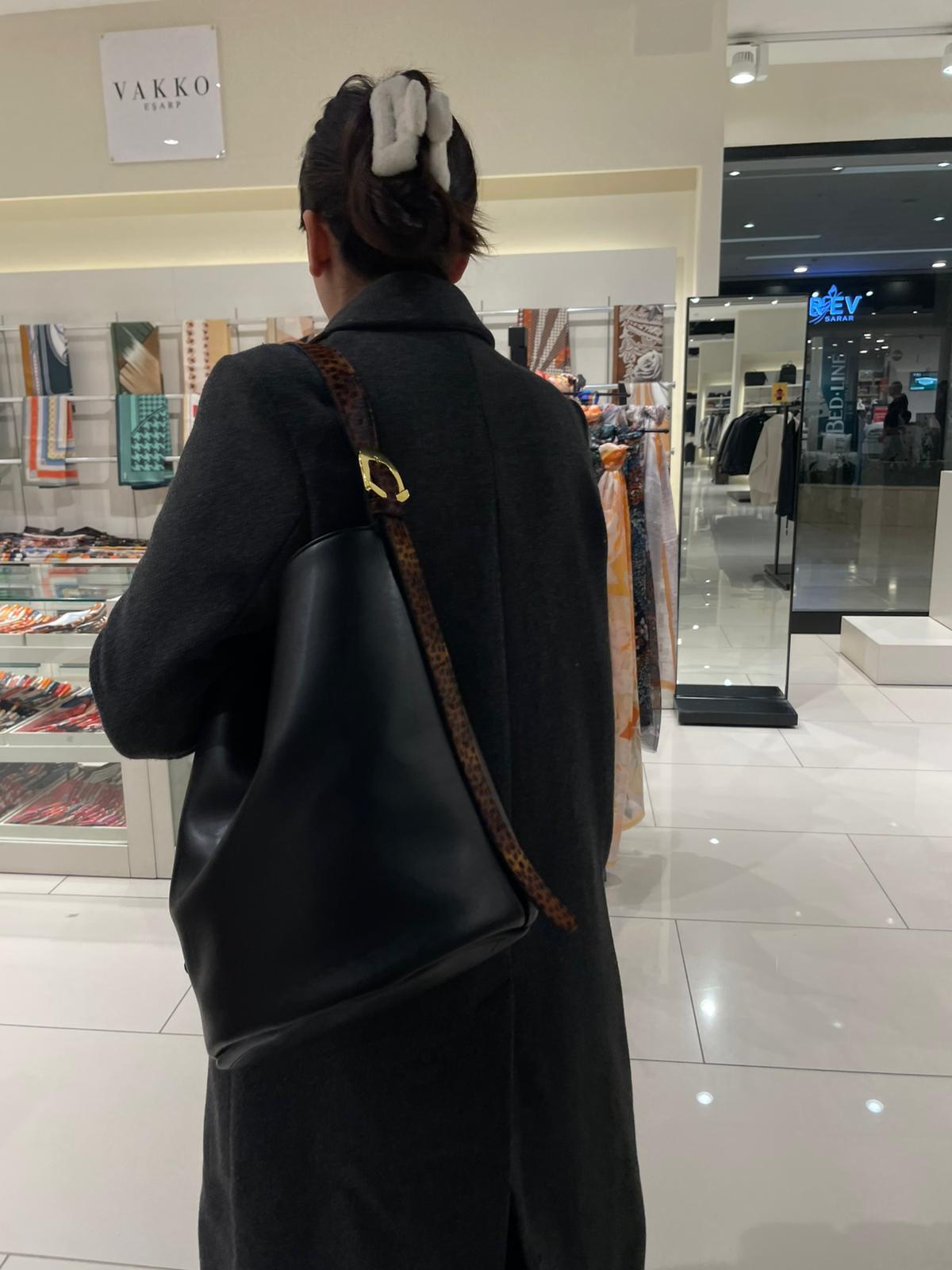 LEOPAR KEMER DETAYLI HUGE ÇANTA