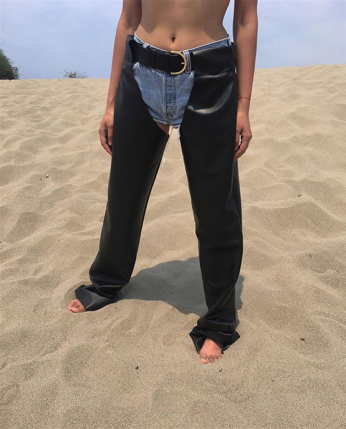 SİYAH VEGAN DERİ CHAPS PANTOLON